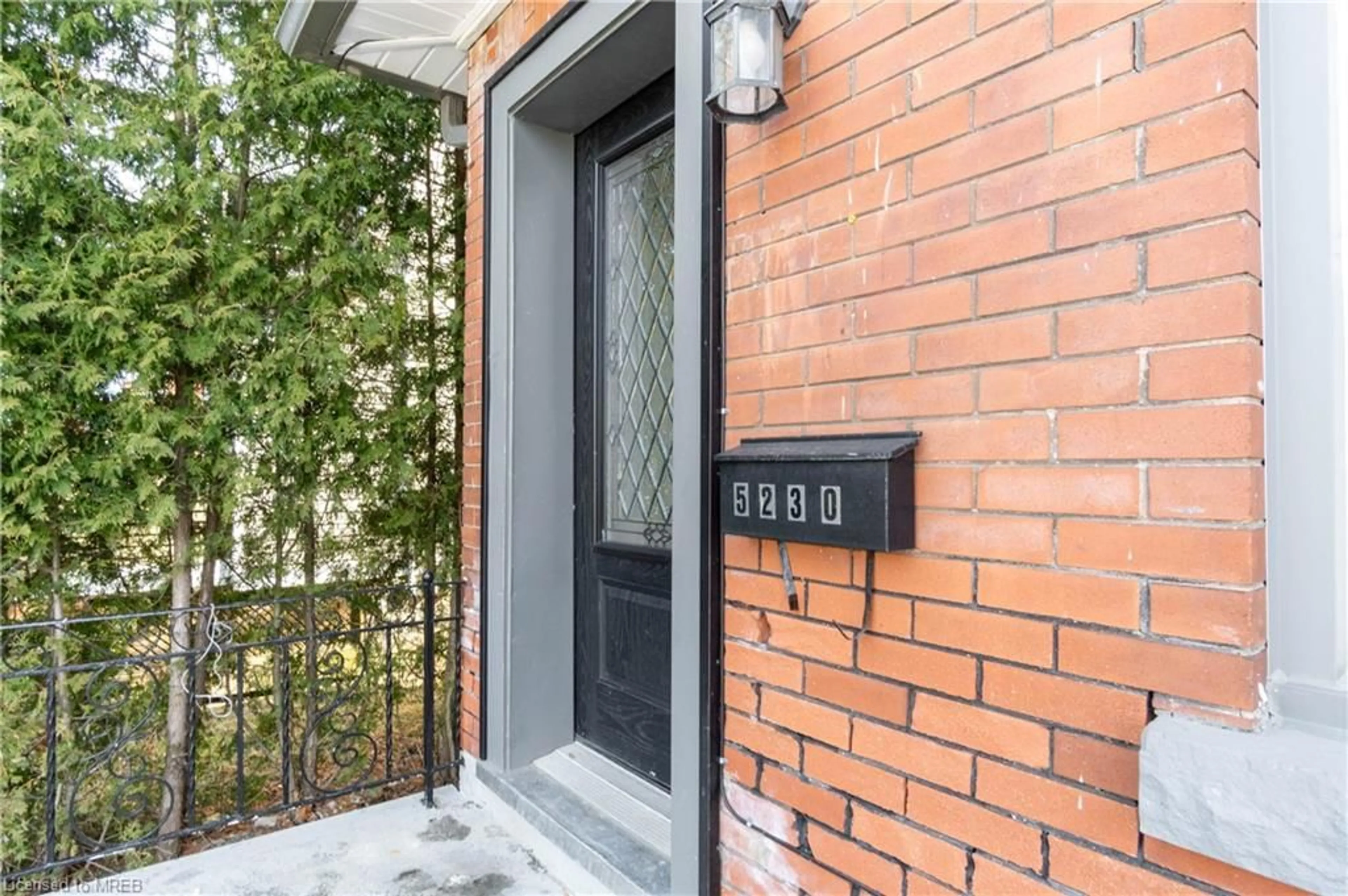 Home with brick exterior material for 5230 Jepson St, Niagara Falls Ontario L2E 1L2