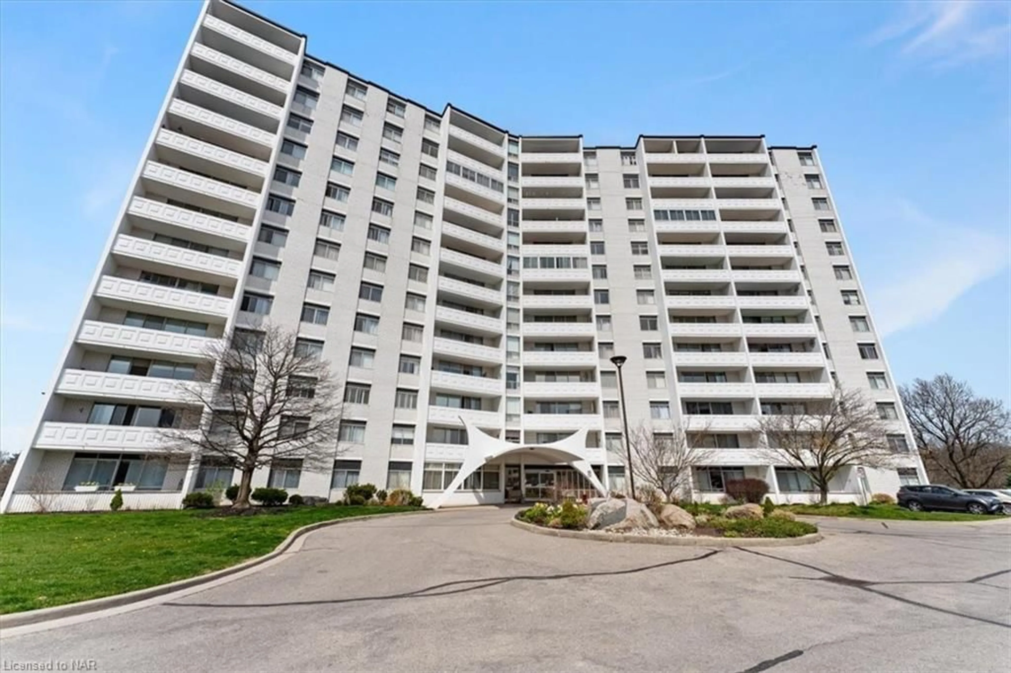 A pic from exterior of the house or condo for 15 Towering Heights Blvd #609, St. Catharines Ontario L2T 3G7