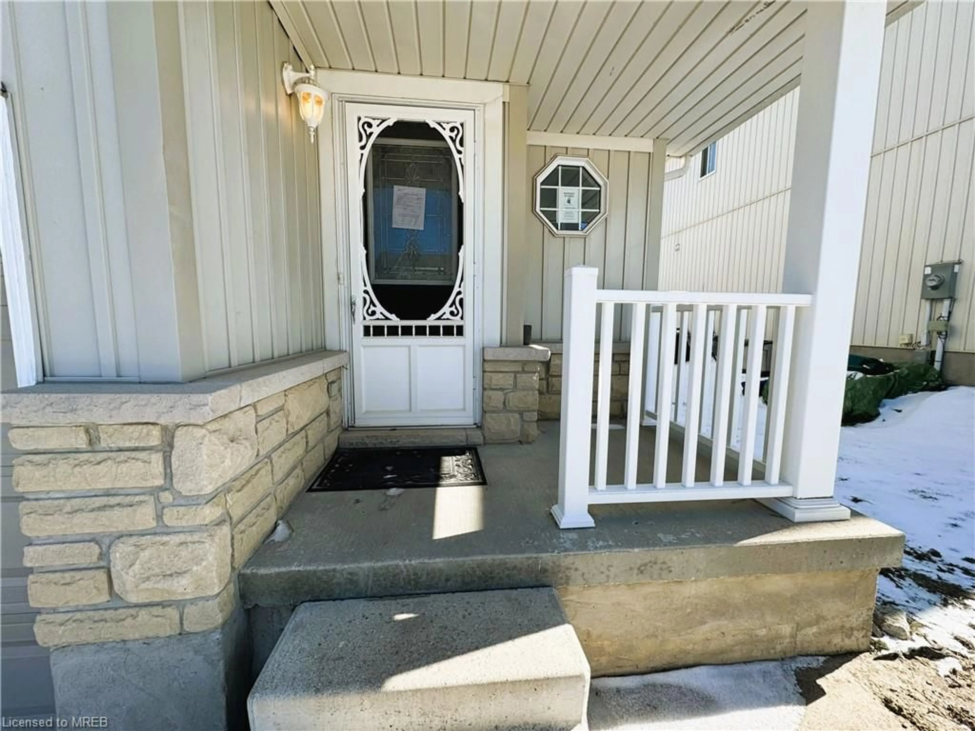 Indoor entryway for 113 Marion St, Shelbourne Ontario L0N 1S2