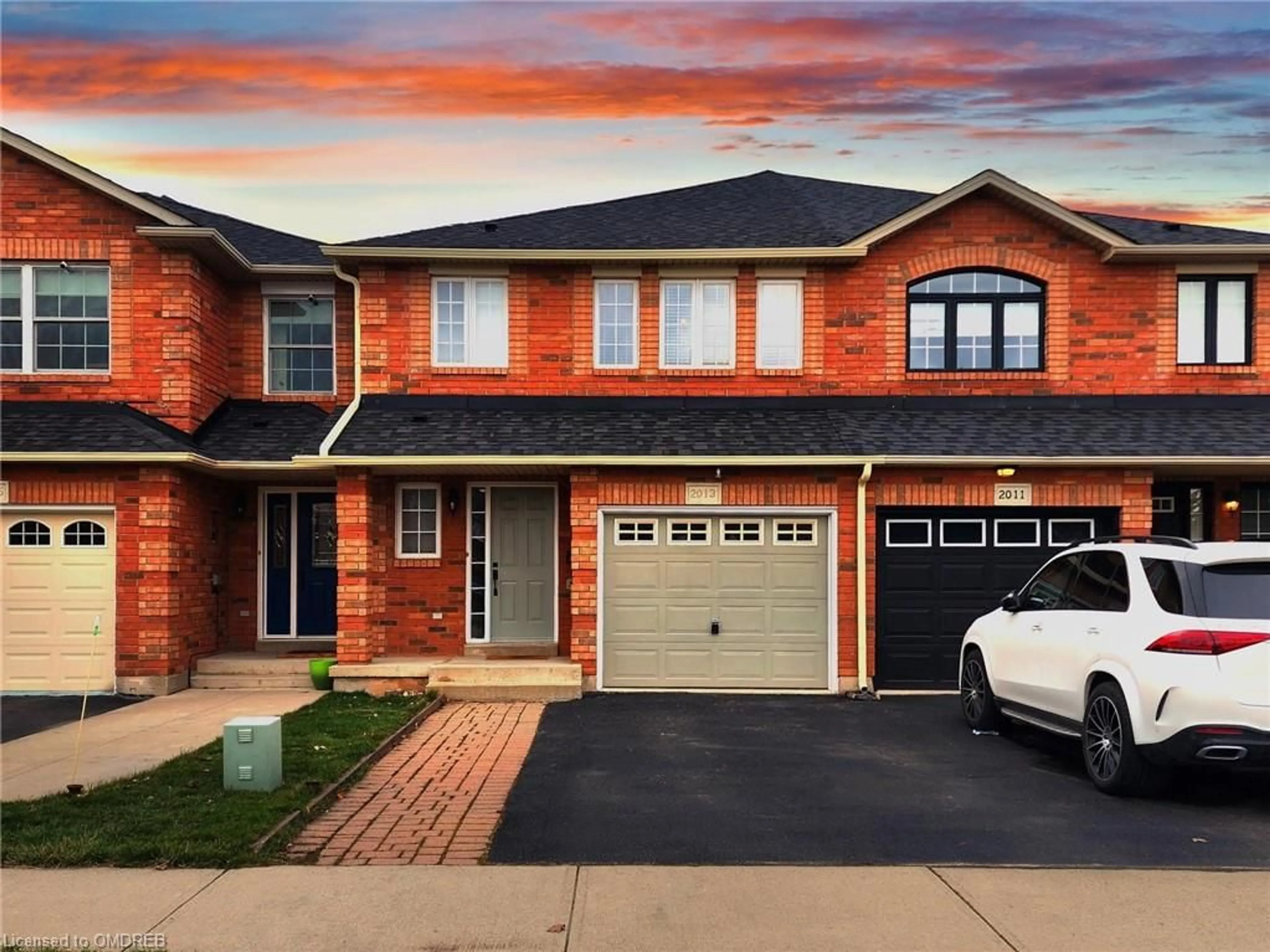 Home with brick exterior material for 2013 Erika Crt, Oakville Ontario L6M 4R4