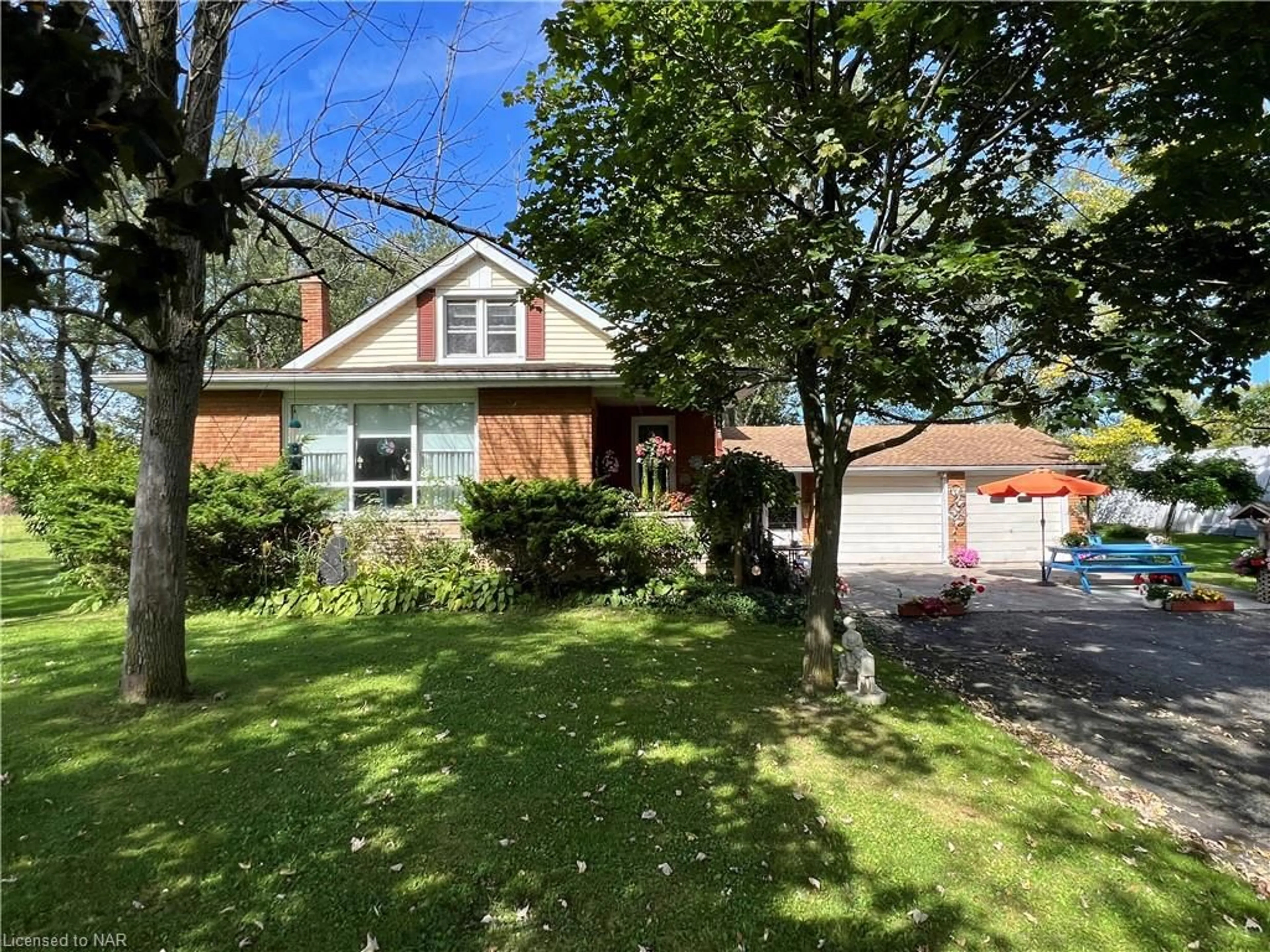 Frontside or backside of a home for 8845 Lyons Creek Rd Rd, Niagara Falls Ontario L3B 5N4