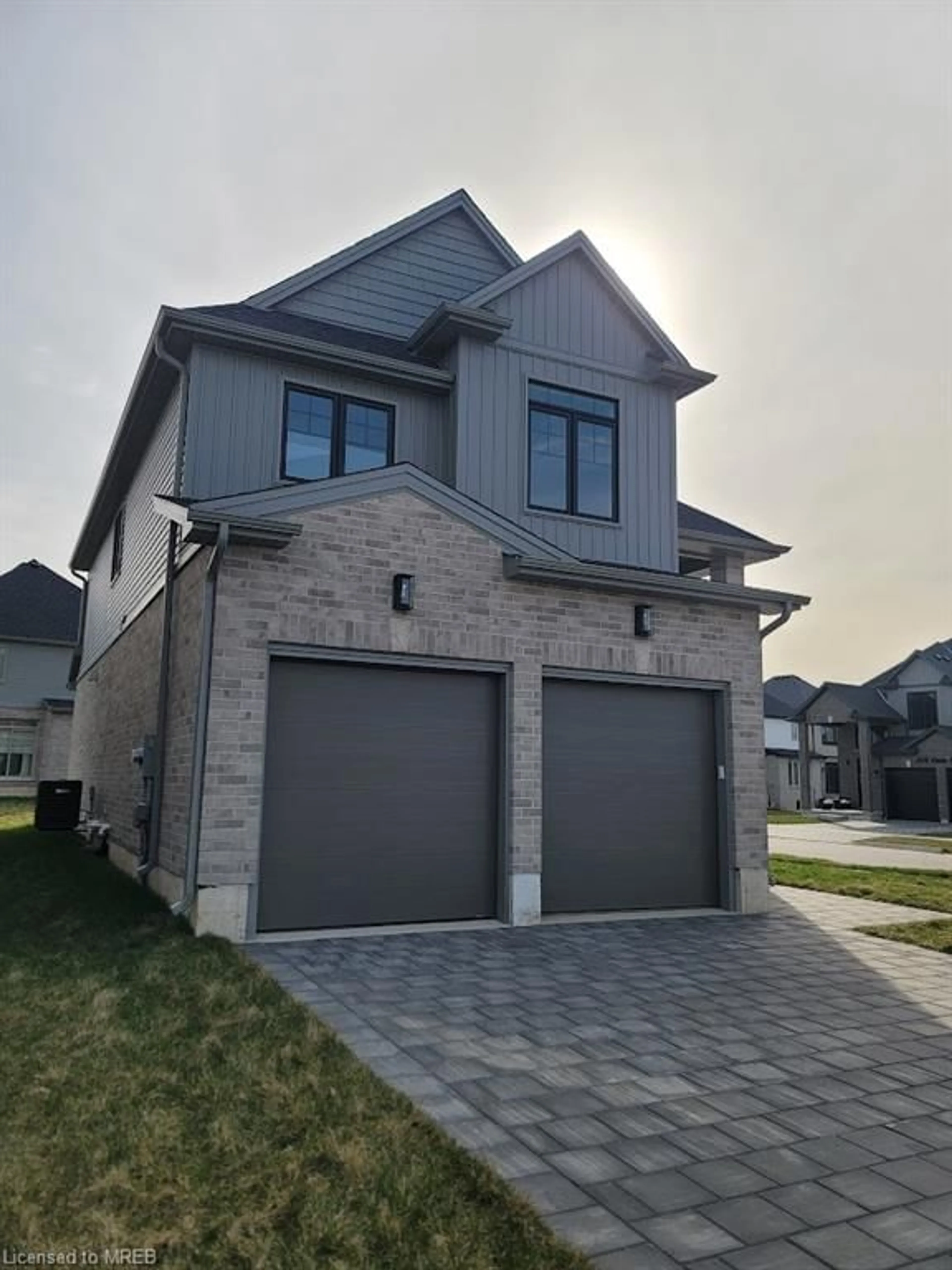 Frontside or backside of a home for 3433 Oriole Dr, London Ontario N6M 0K1
