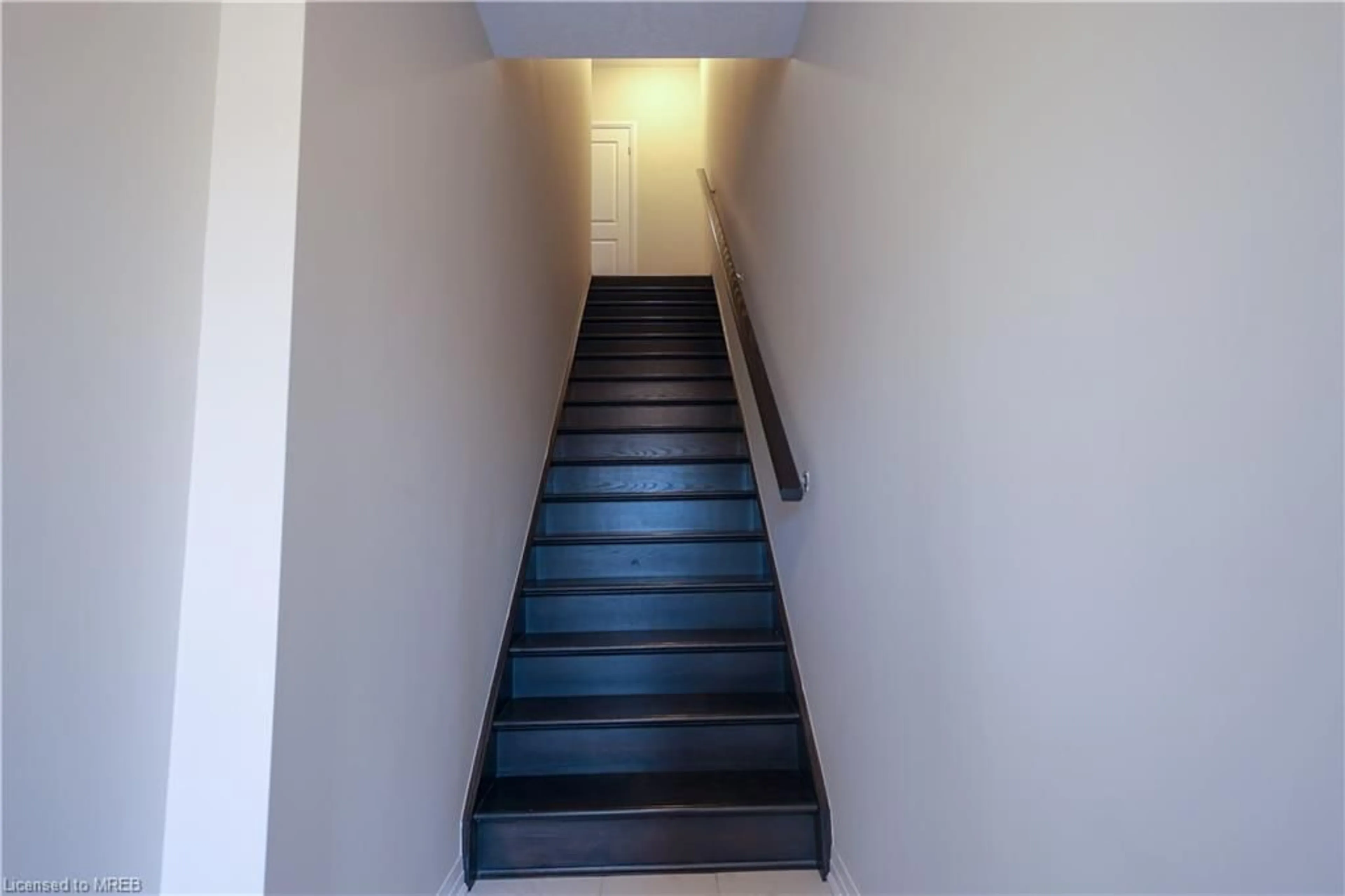 Stairs for 112 Seabrook Dr, Kitchener Ontario N2R 0R7