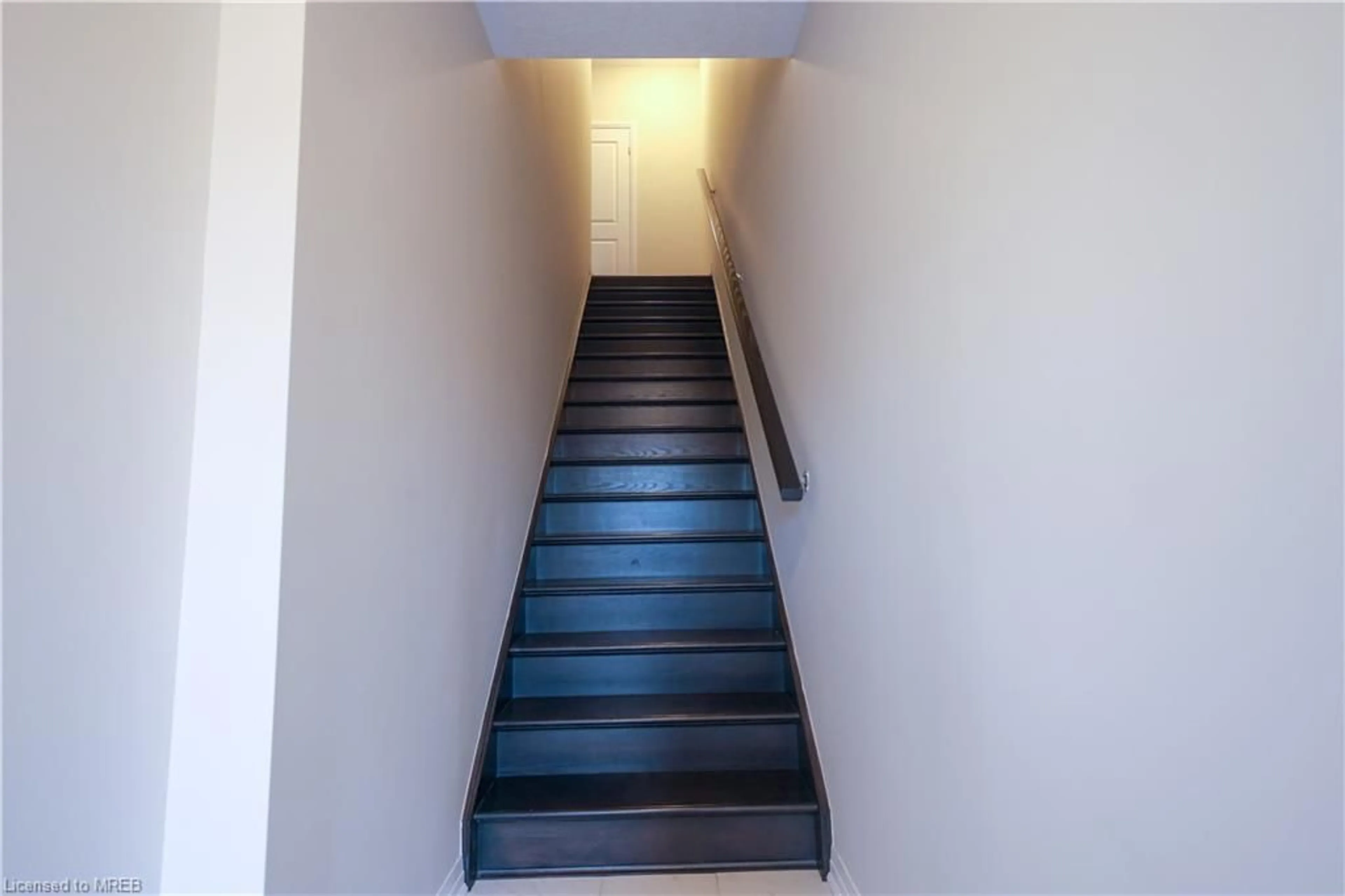 Stairs for 122 Seabrook Dr, Kitchener Ontario N2R 0R7