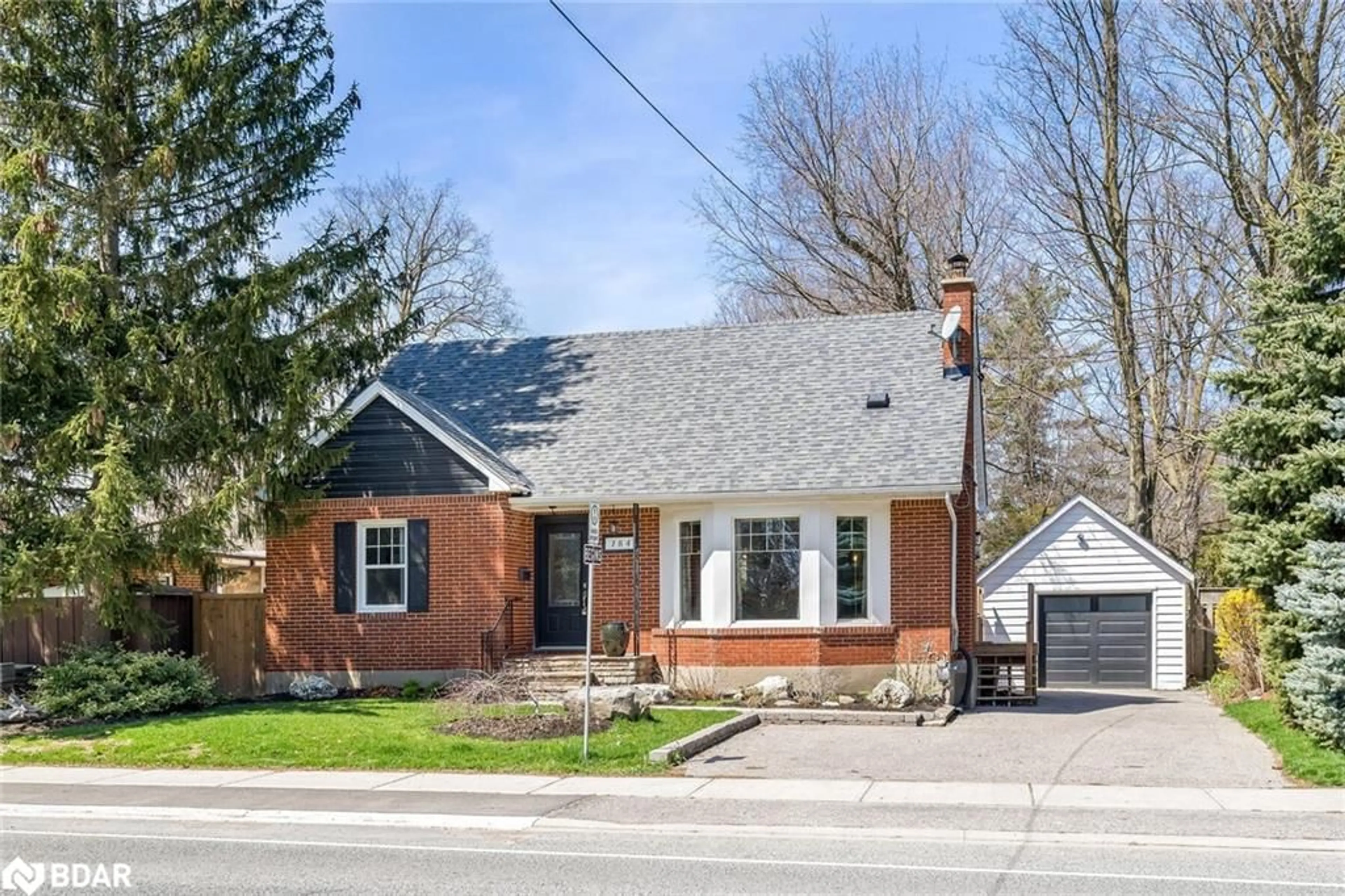 Home with brick exterior material for 284 Maple Ave, Georgetown Ontario L7G 1W7