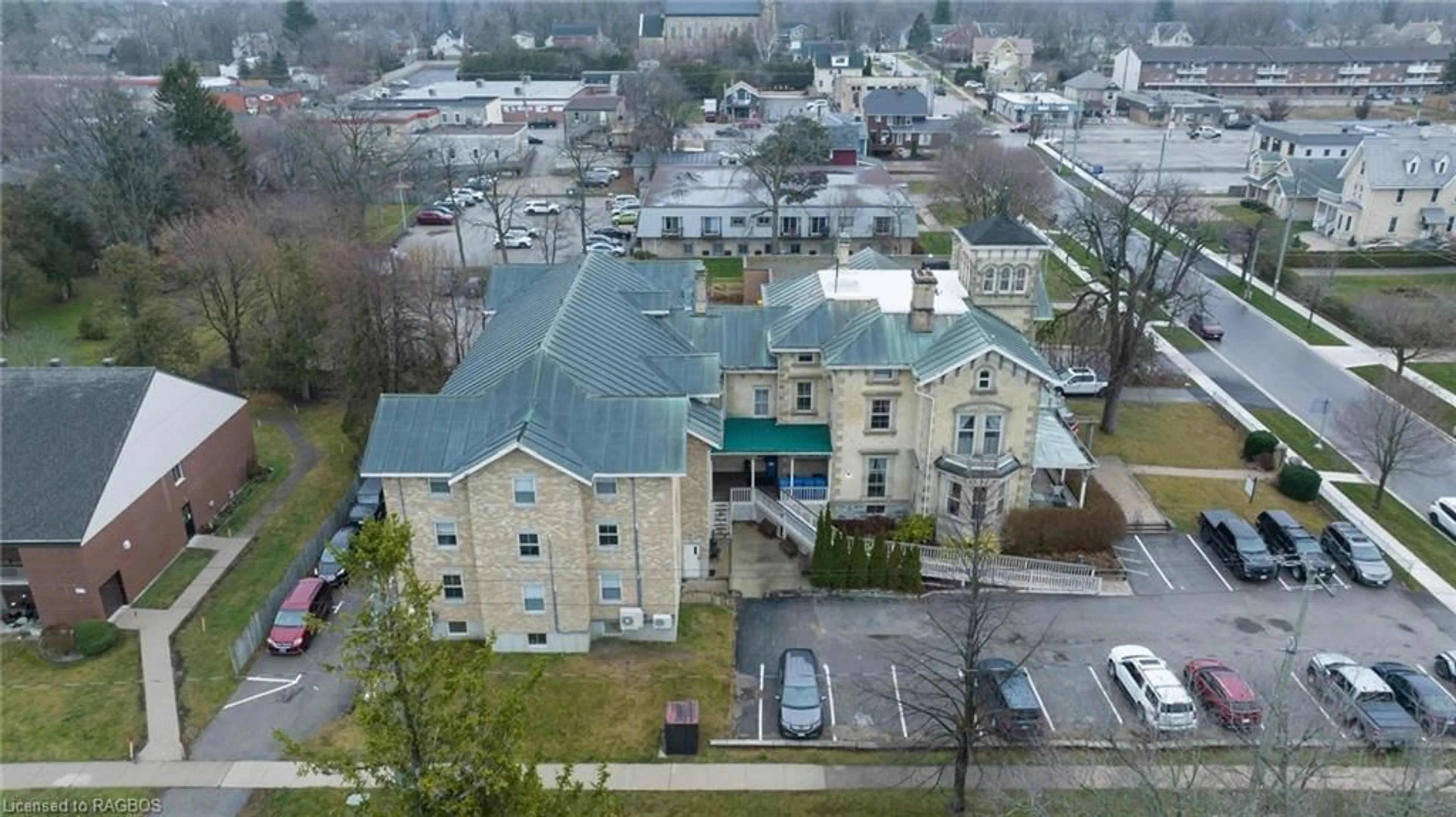 A pic from exterior of the house or condo, the street view for 255 Durham St, Kincardine Ontario N2Z 2X9