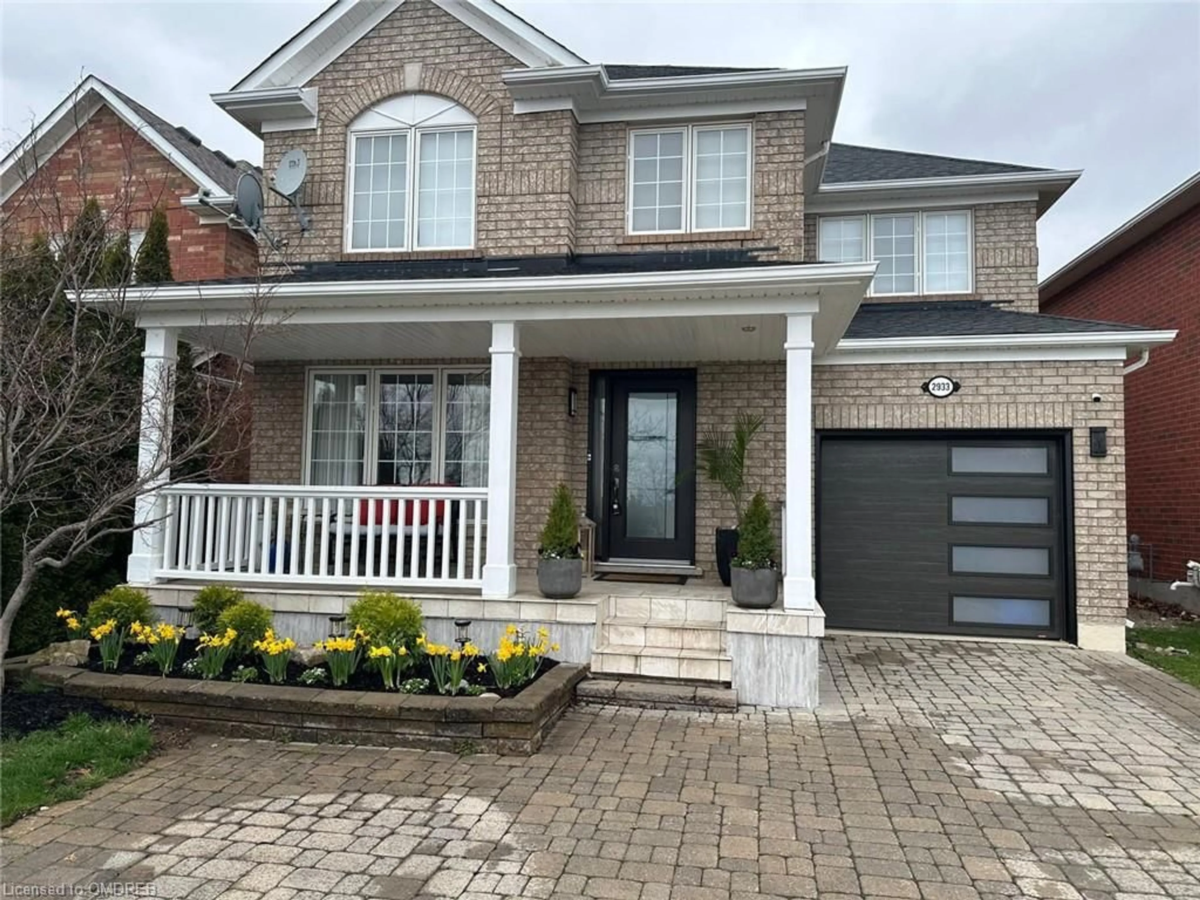 Home with brick exterior material for 2933 Westoak Trails Blvd, Oakville Ontario L6M 4V2