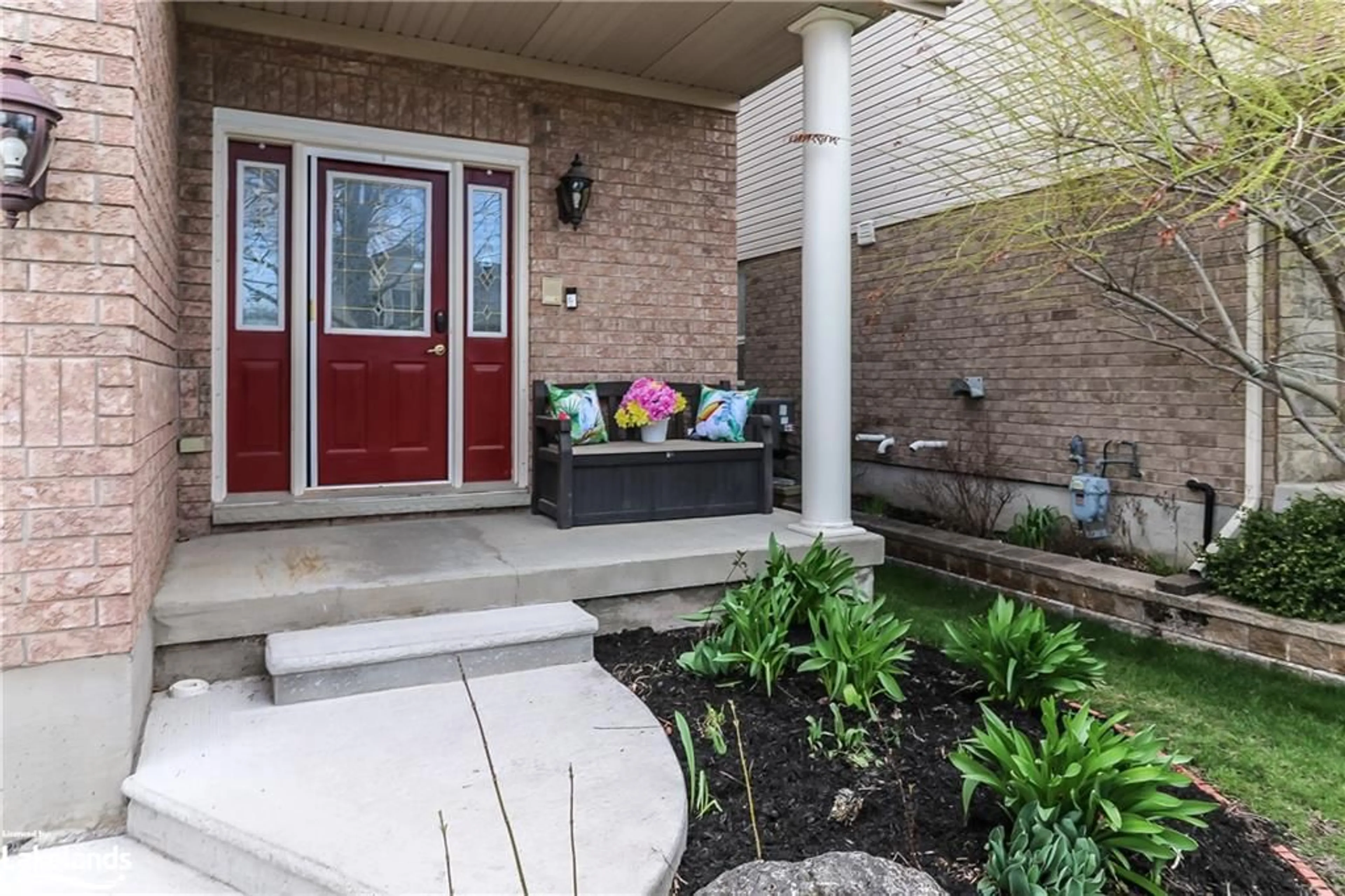 Indoor entryway for 26 Chantler Rd, Alliston Ontario L9R 2E1