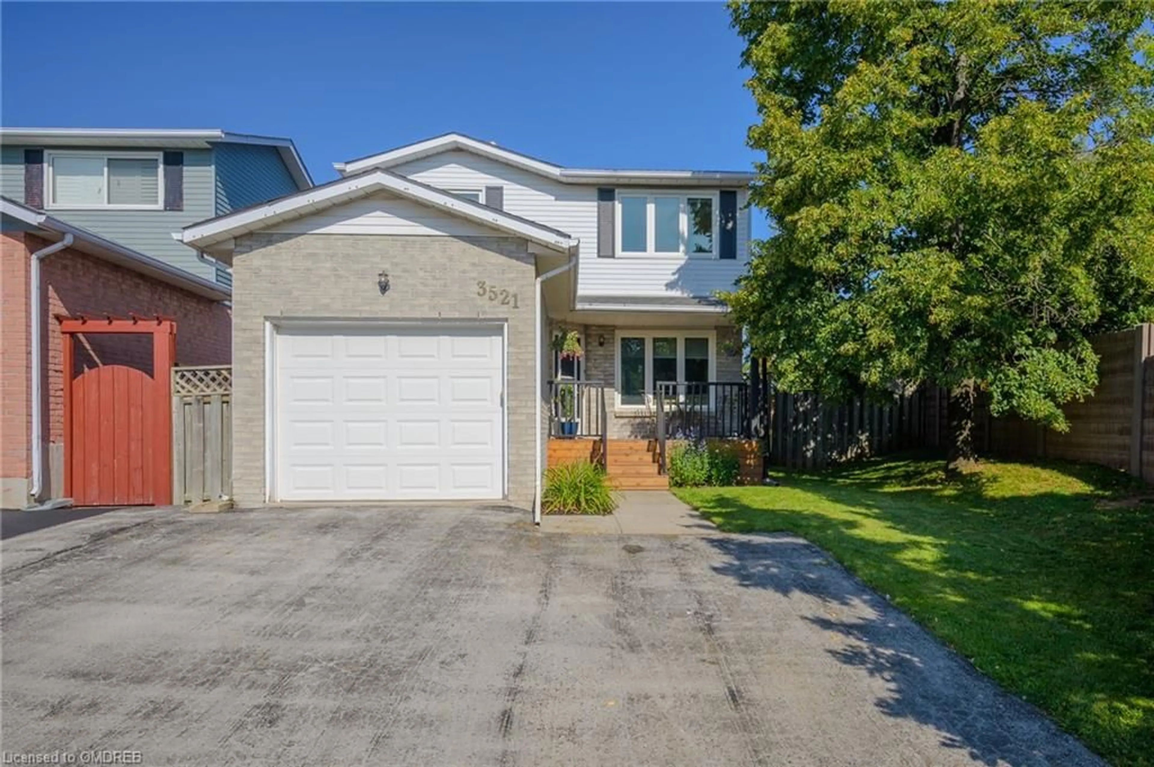 Frontside or backside of a home for 3521 Toffee St, Burlington Ontario L7M 3T6