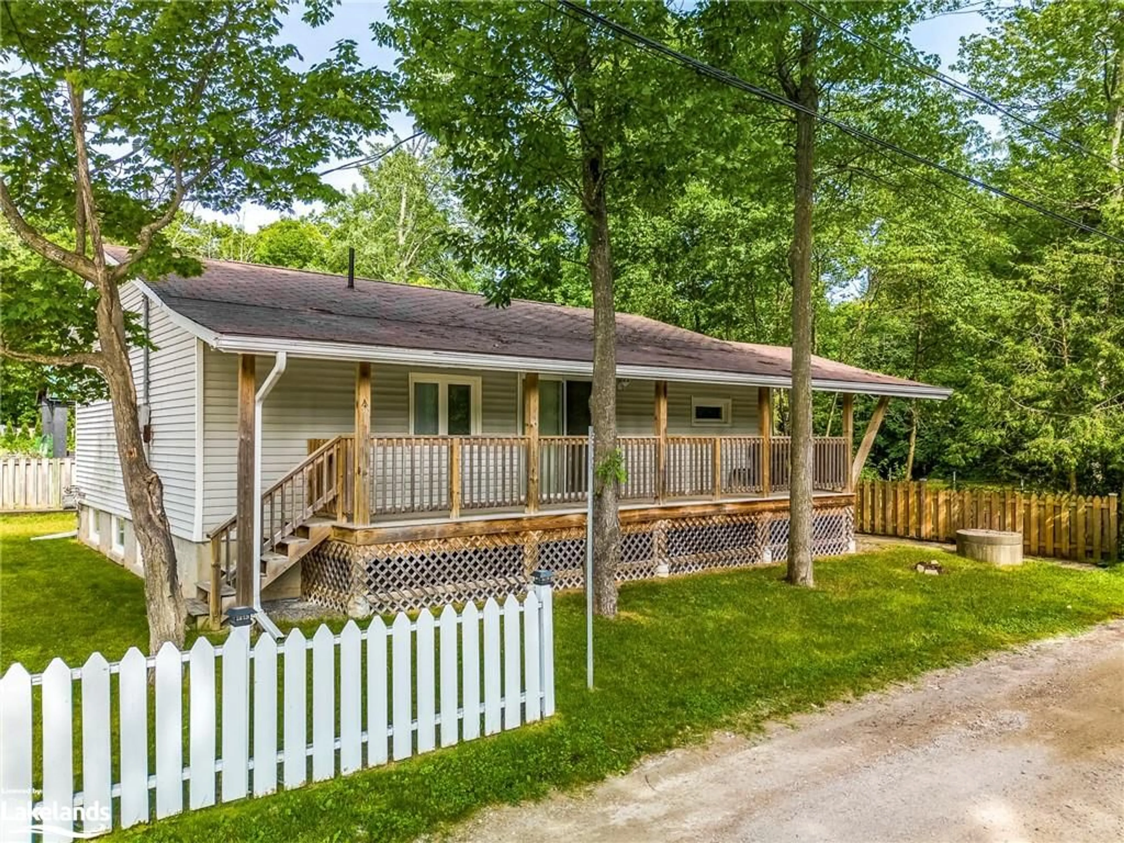 Cottage for 349 Balm Beach Rd, Tiny Twp Ontario L9M 1R2