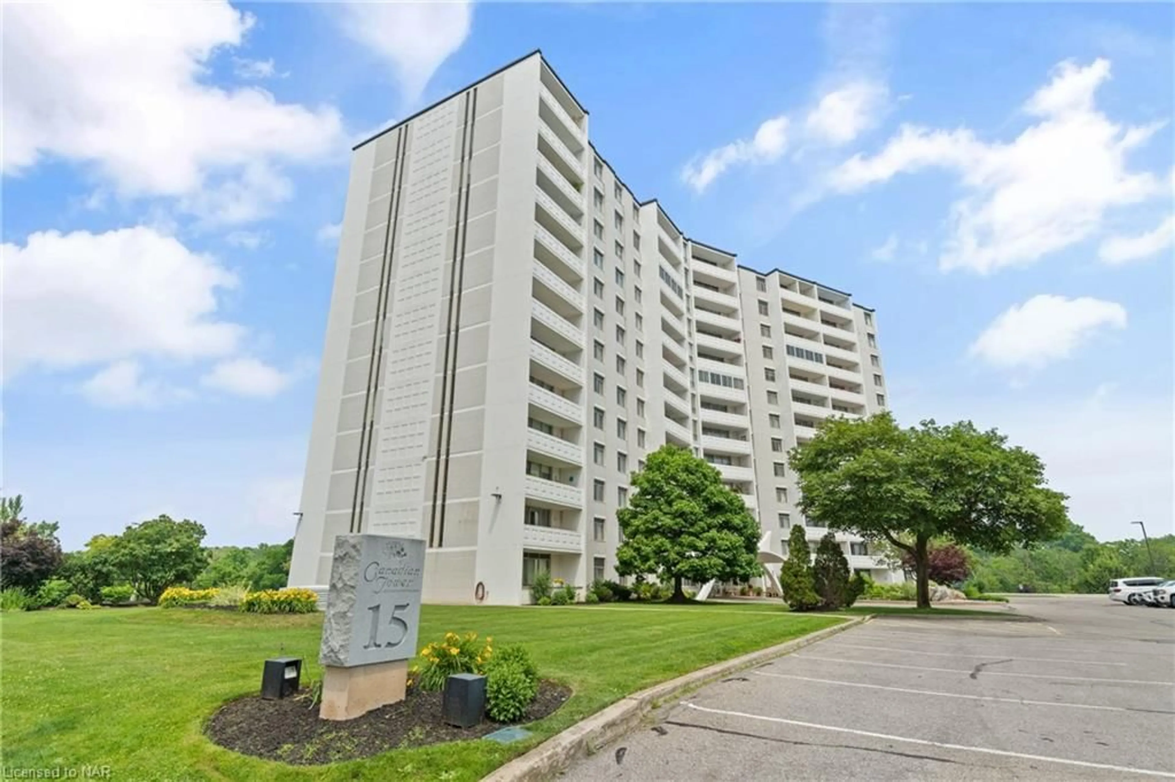 A pic from exterior of the house or condo for 15 Towering Heights Blvd #807, St. Catharines Ontario L2T 3G7