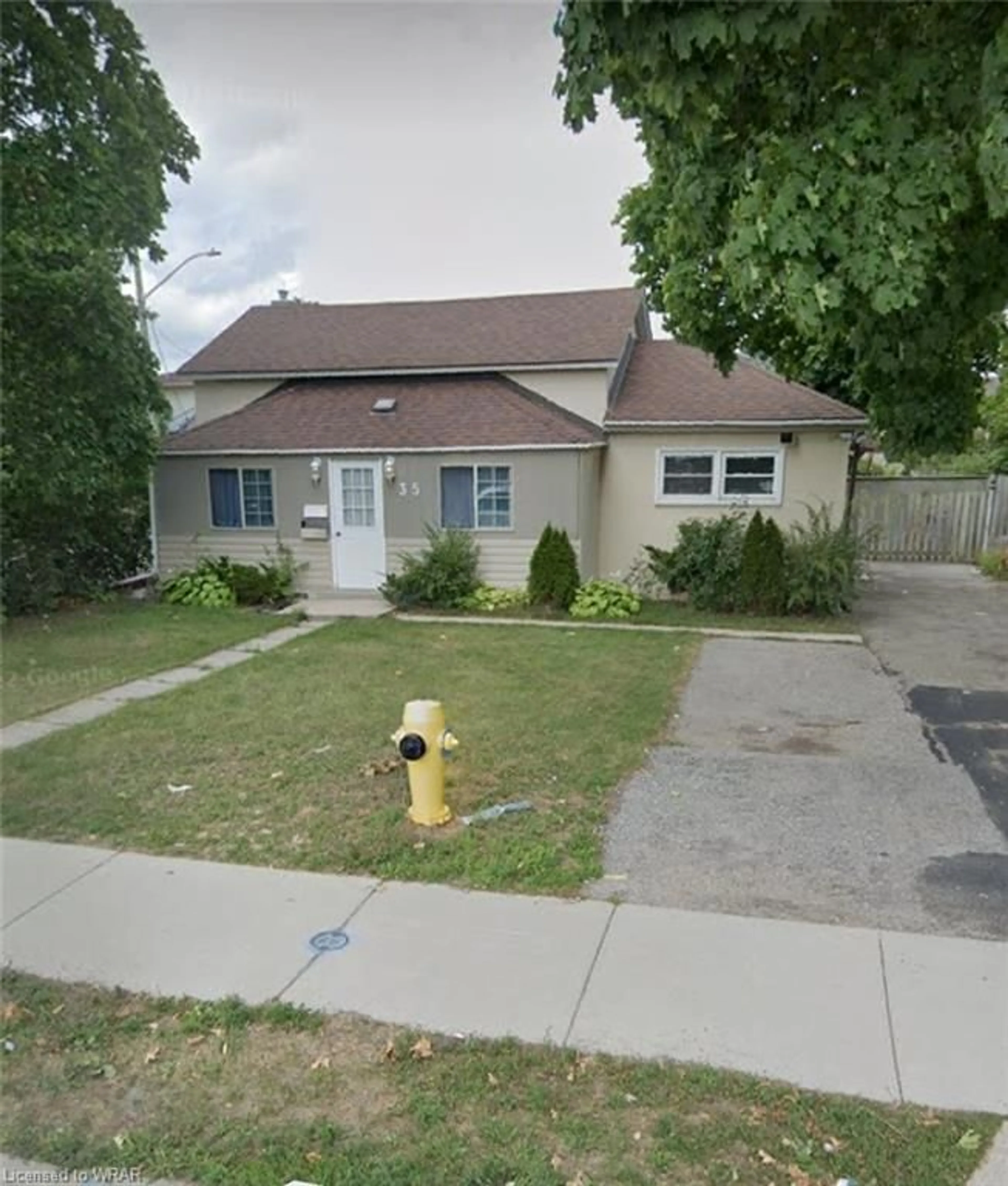 Frontside or backside of a home for 35 Avenue Rd, Cambridge Ontario N1R 1B8