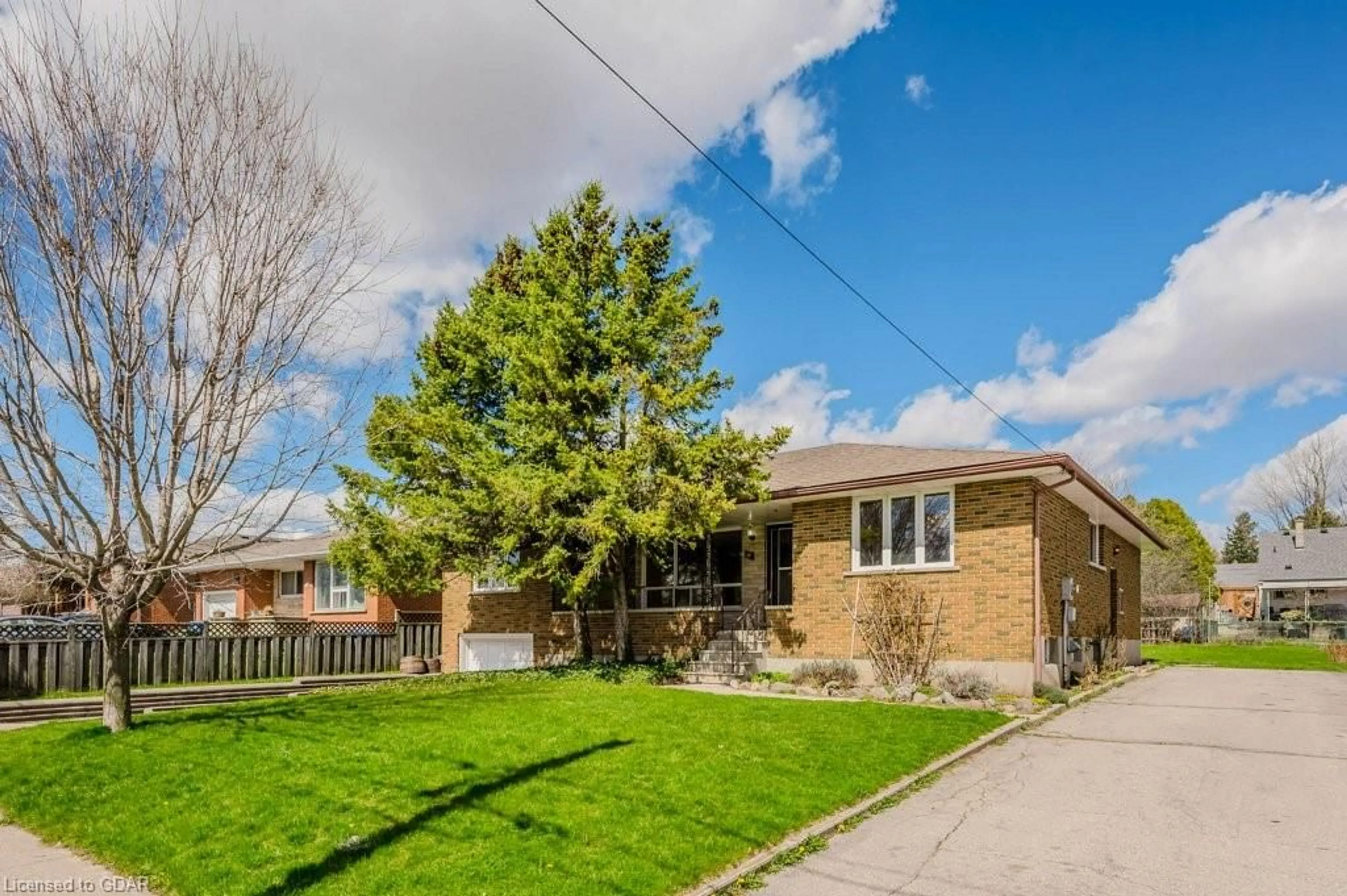 Frontside or backside of a home for 17 Heath Rd, Guelph Ontario N1H 6G8