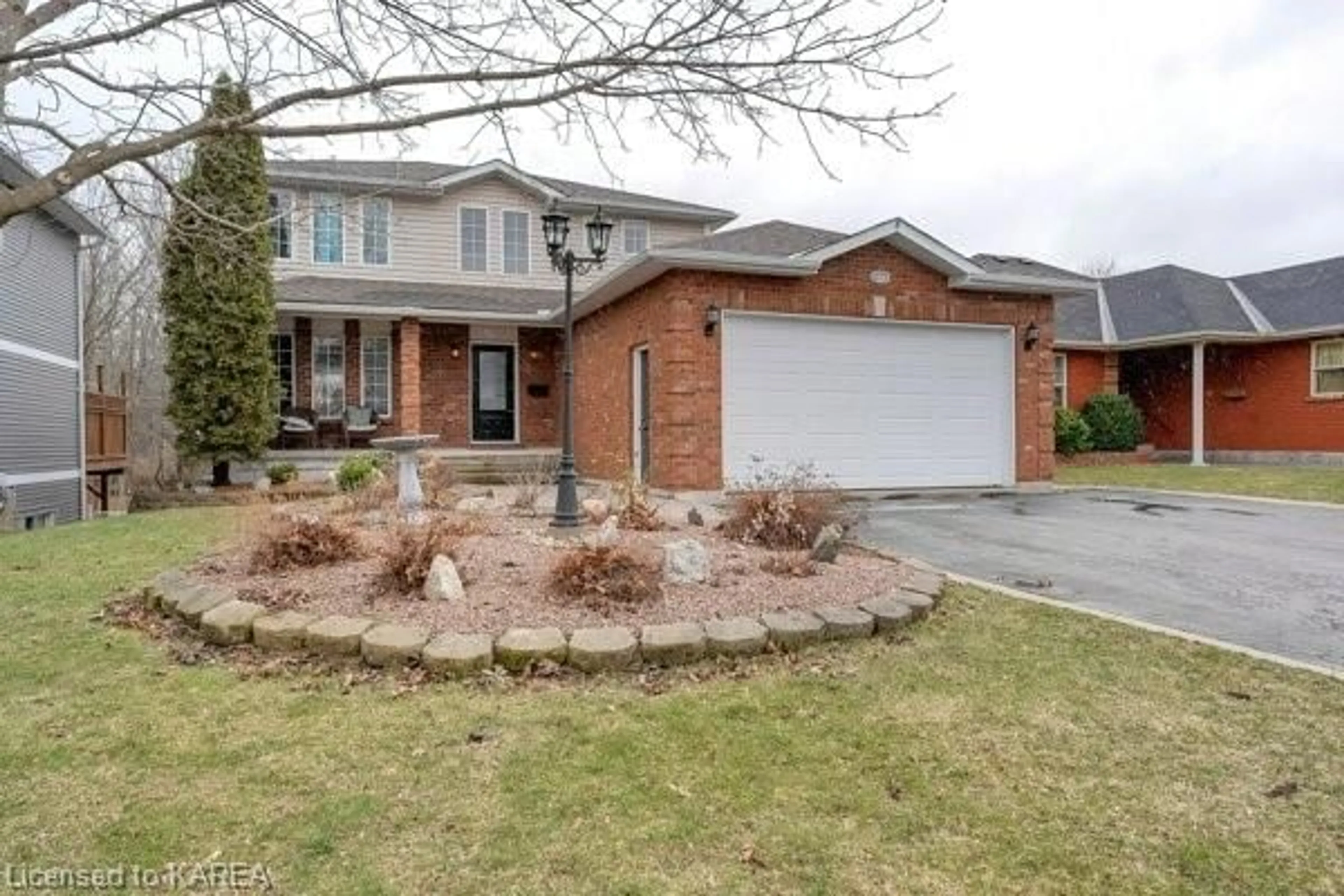 Frontside or backside of a home for 675 Arthur St, Gananoque Ontario K7G 3C4
