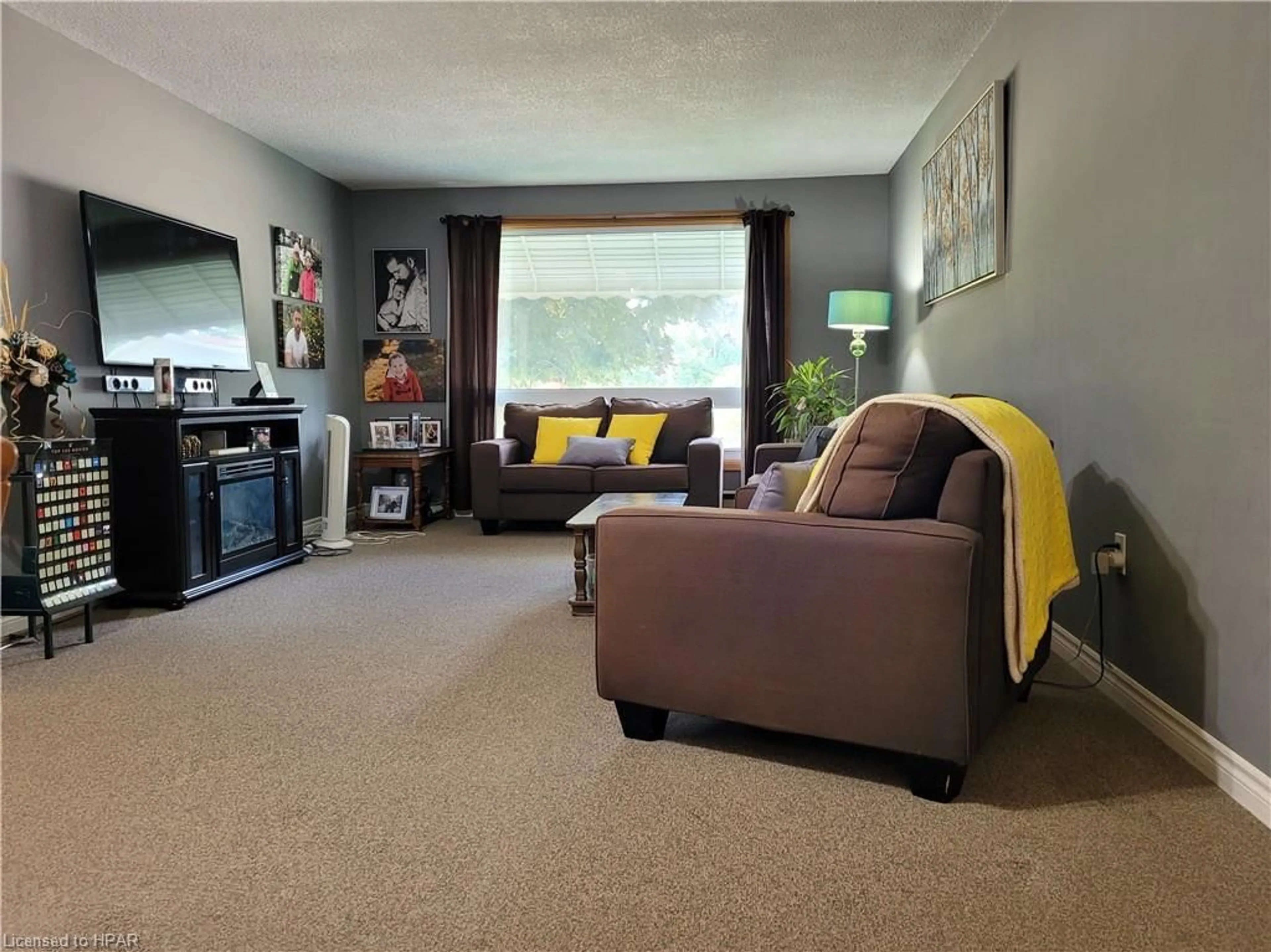 Living room for 28 Briarwood Cres, Morris-Turnberry Ontario N0G 2W0