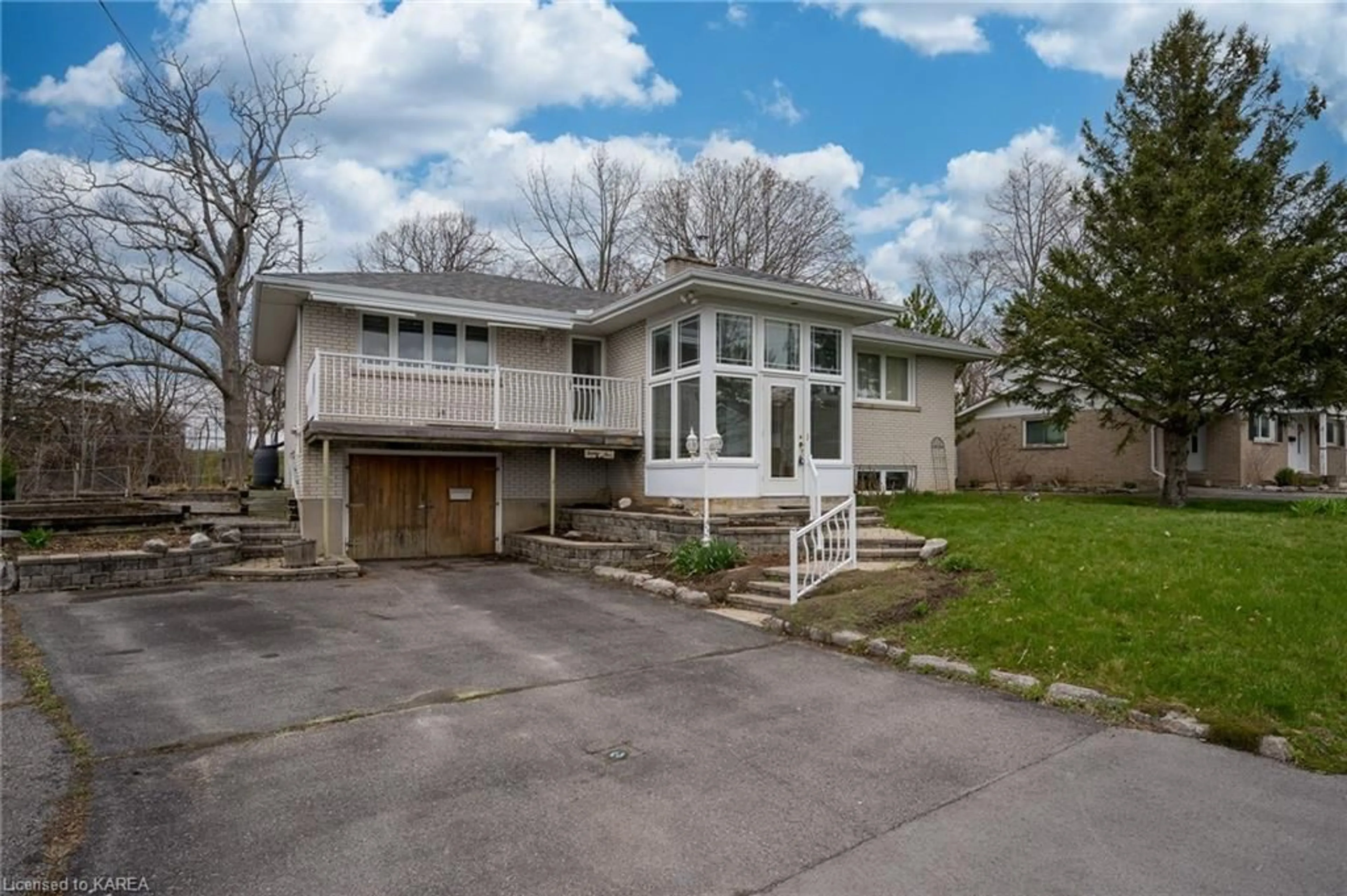 Frontside or backside of a home for 25 Sunset Cres, Napanee Ontario K7R 2G5