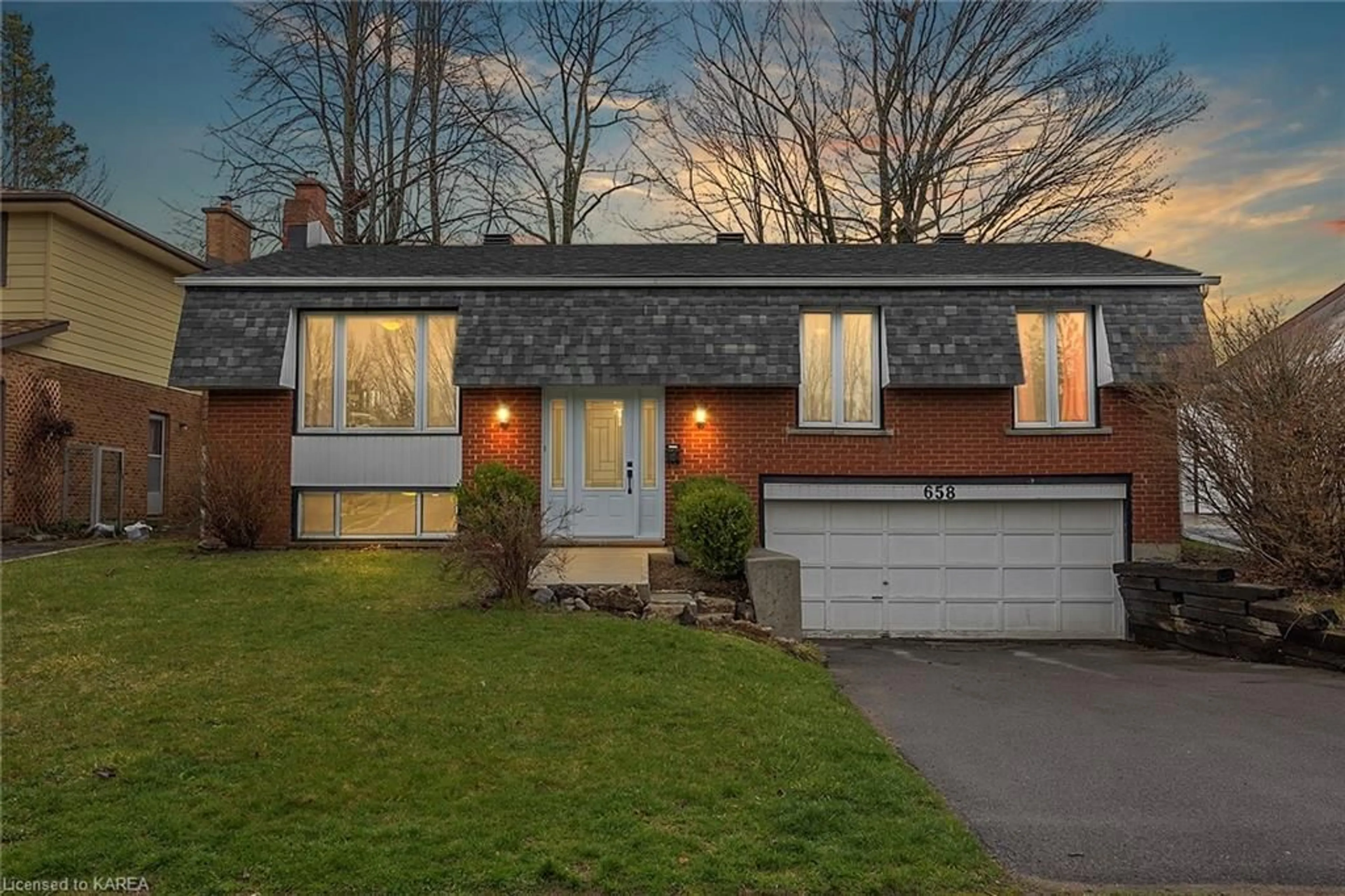 Frontside or backside of a home for 658 Milford Dr, Kingston Ontario K7M 6B3