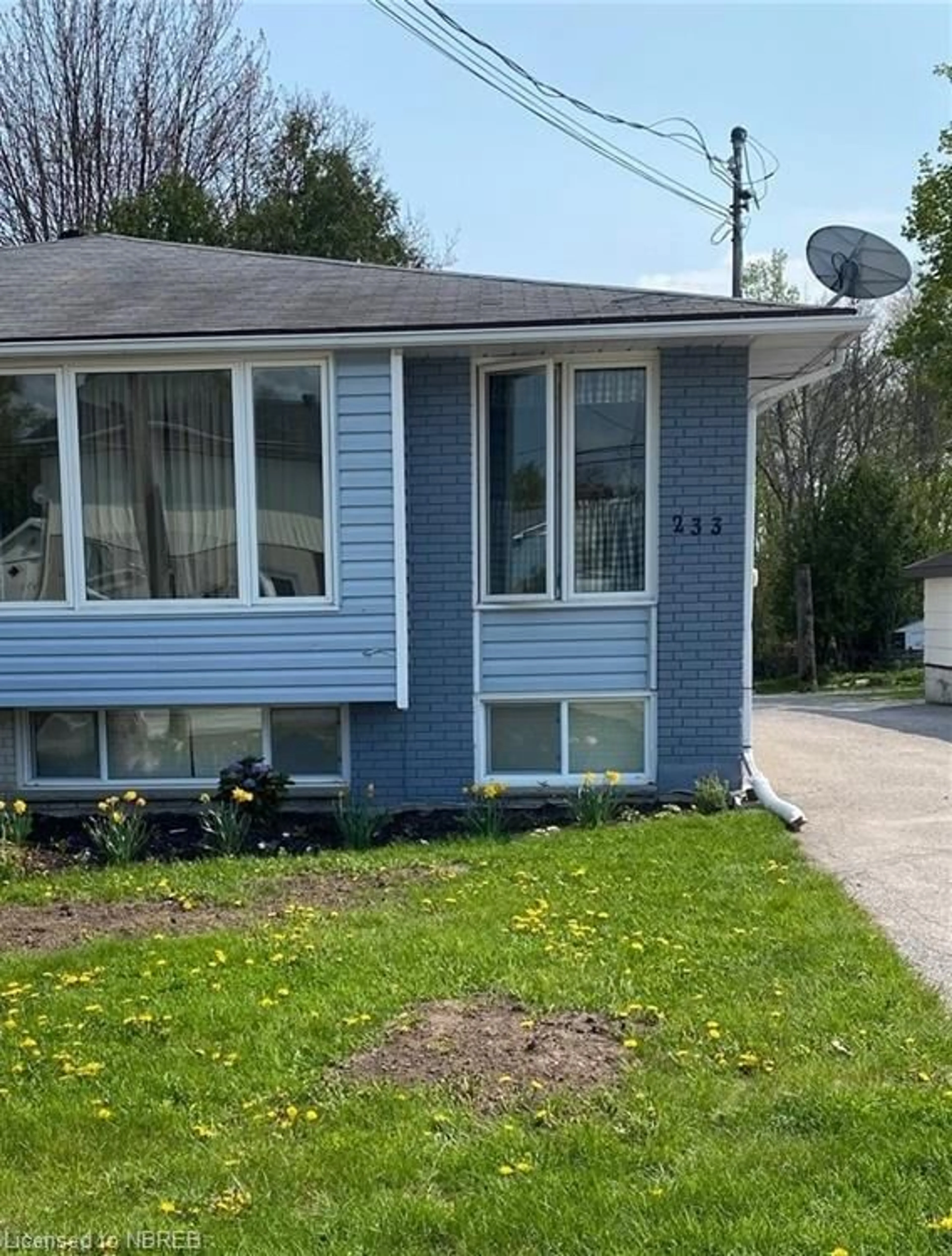 Frontside or backside of a home for 233 Lake Heights Rd, North Bay Ontario P1A 2Z4
