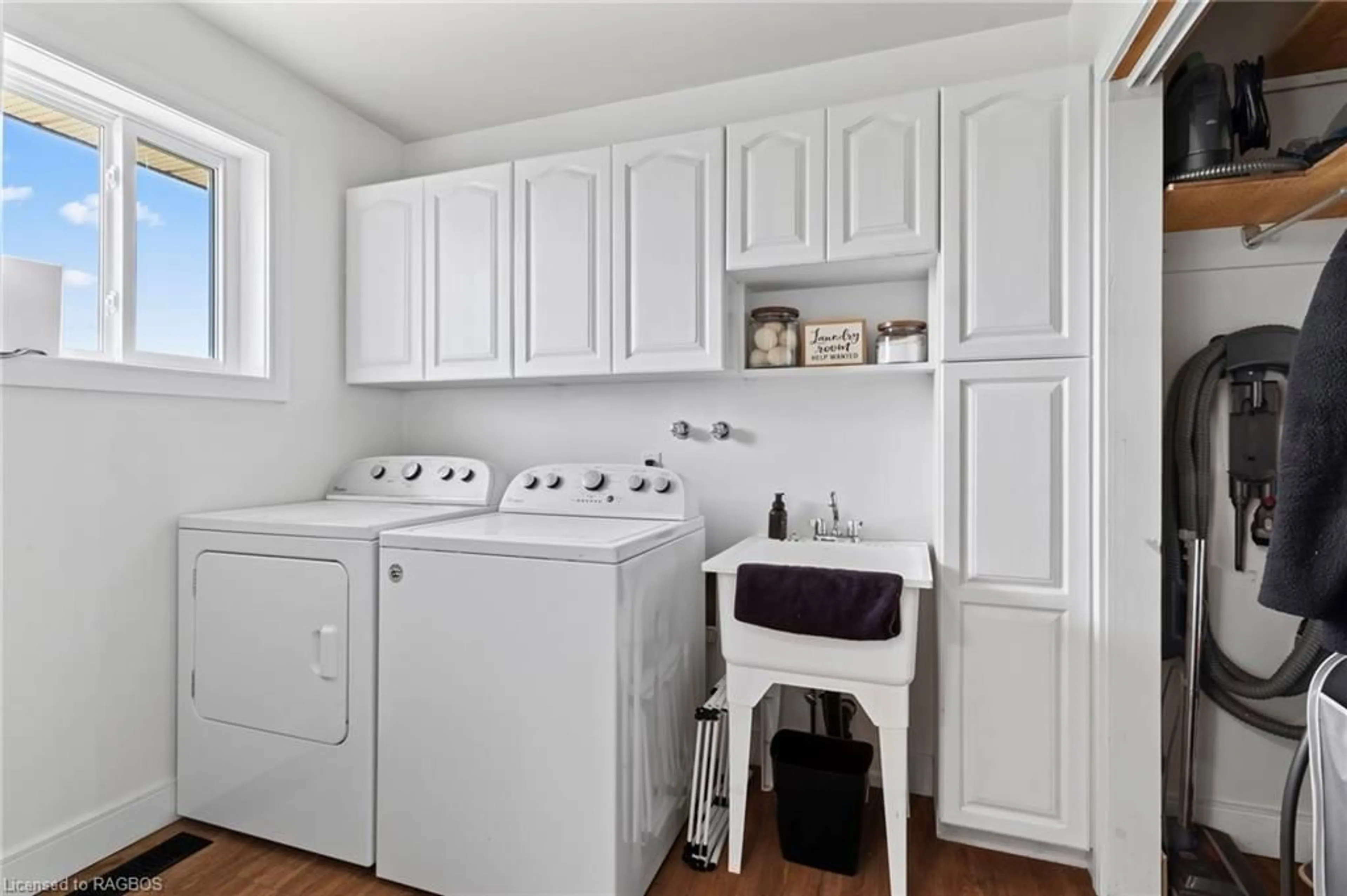 Laundry room for 426 Sideroad 5, Chepstow Ontario N0G 1K0