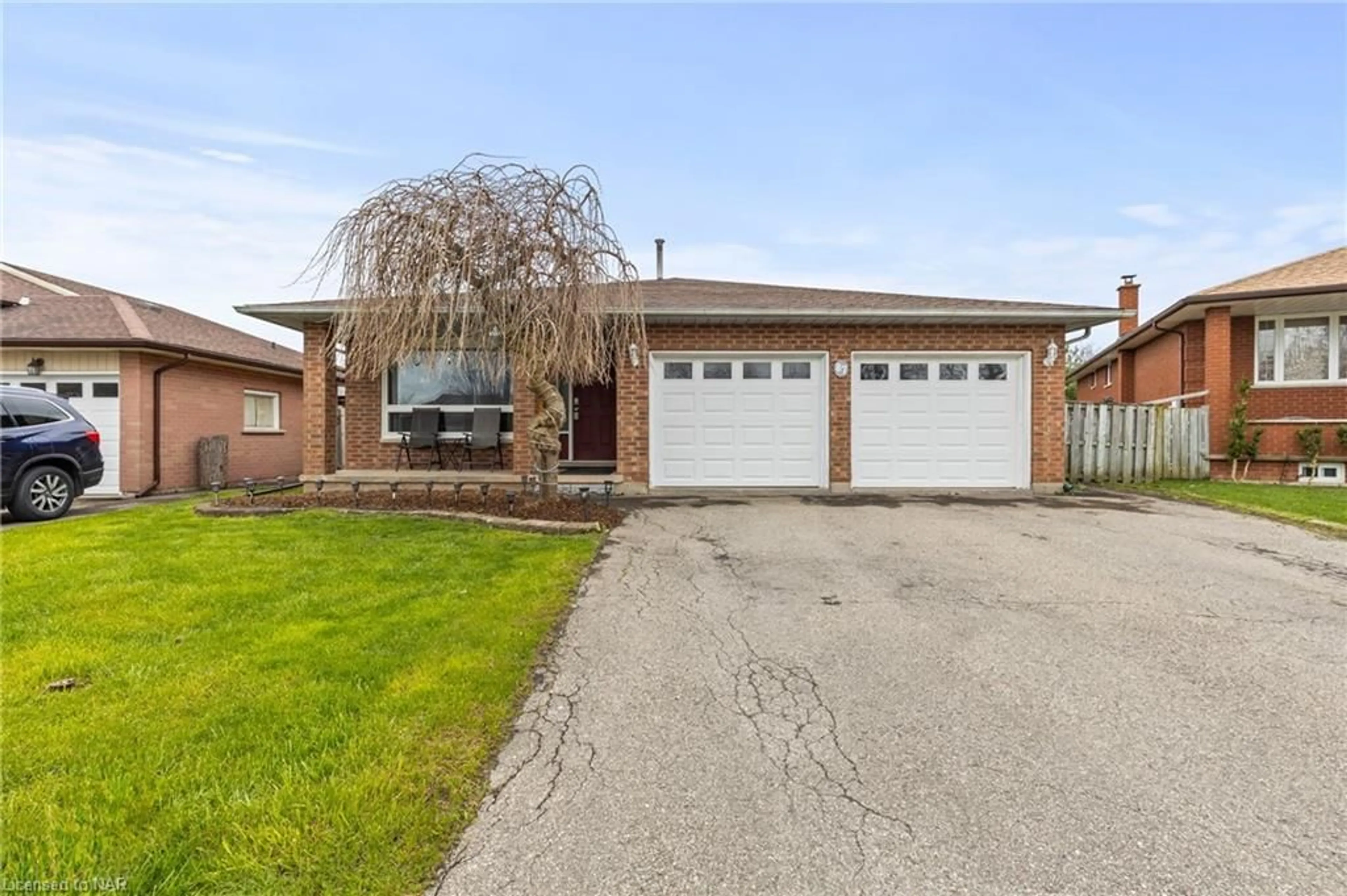Frontside or backside of a home for 87 College Park Dr, Welland Ontario L3C 6Z7