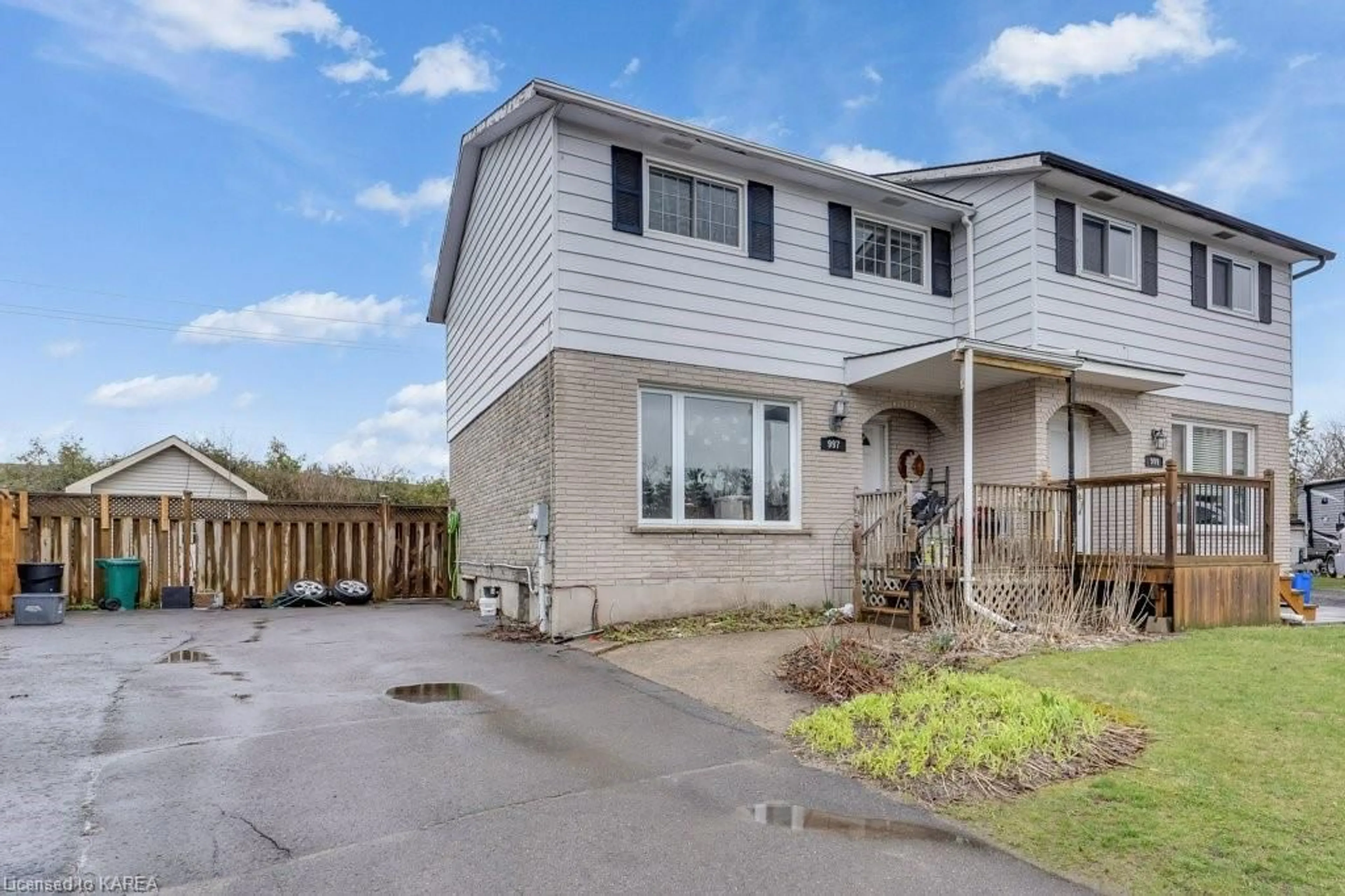 A pic from exterior of the house or condo for 997 Sprucewood Cres, Kingston Ontario K7P 1N1