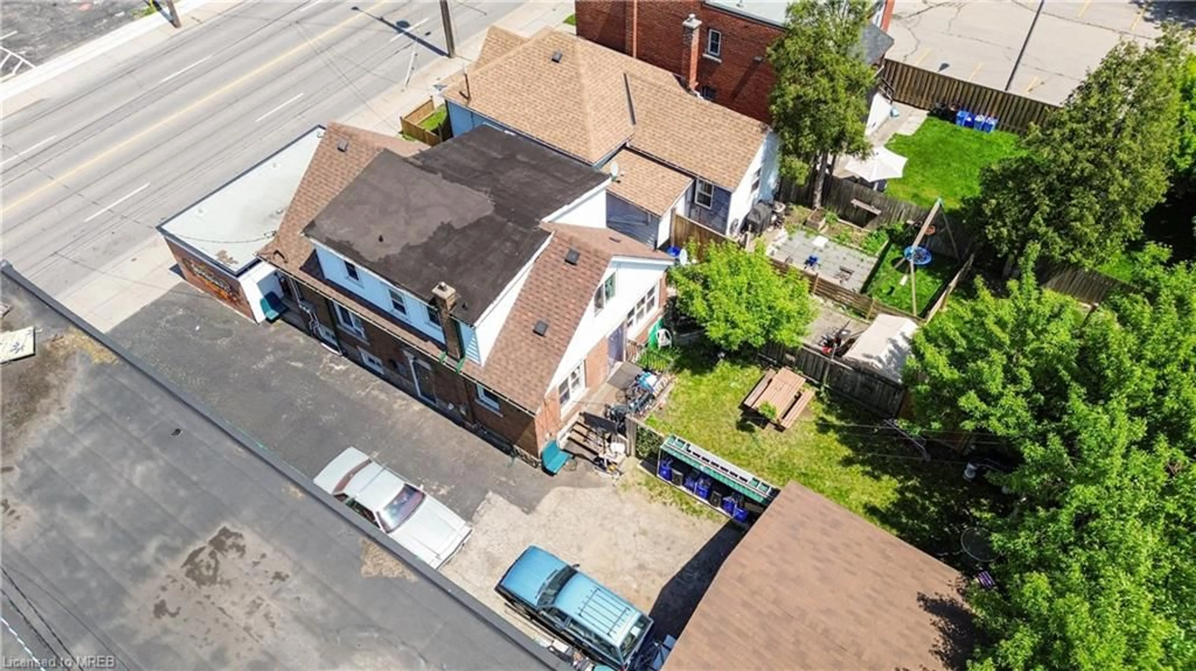 Frontside or backside of a home for 1358 Barton St, Hamilton Ontario L8H 2W3