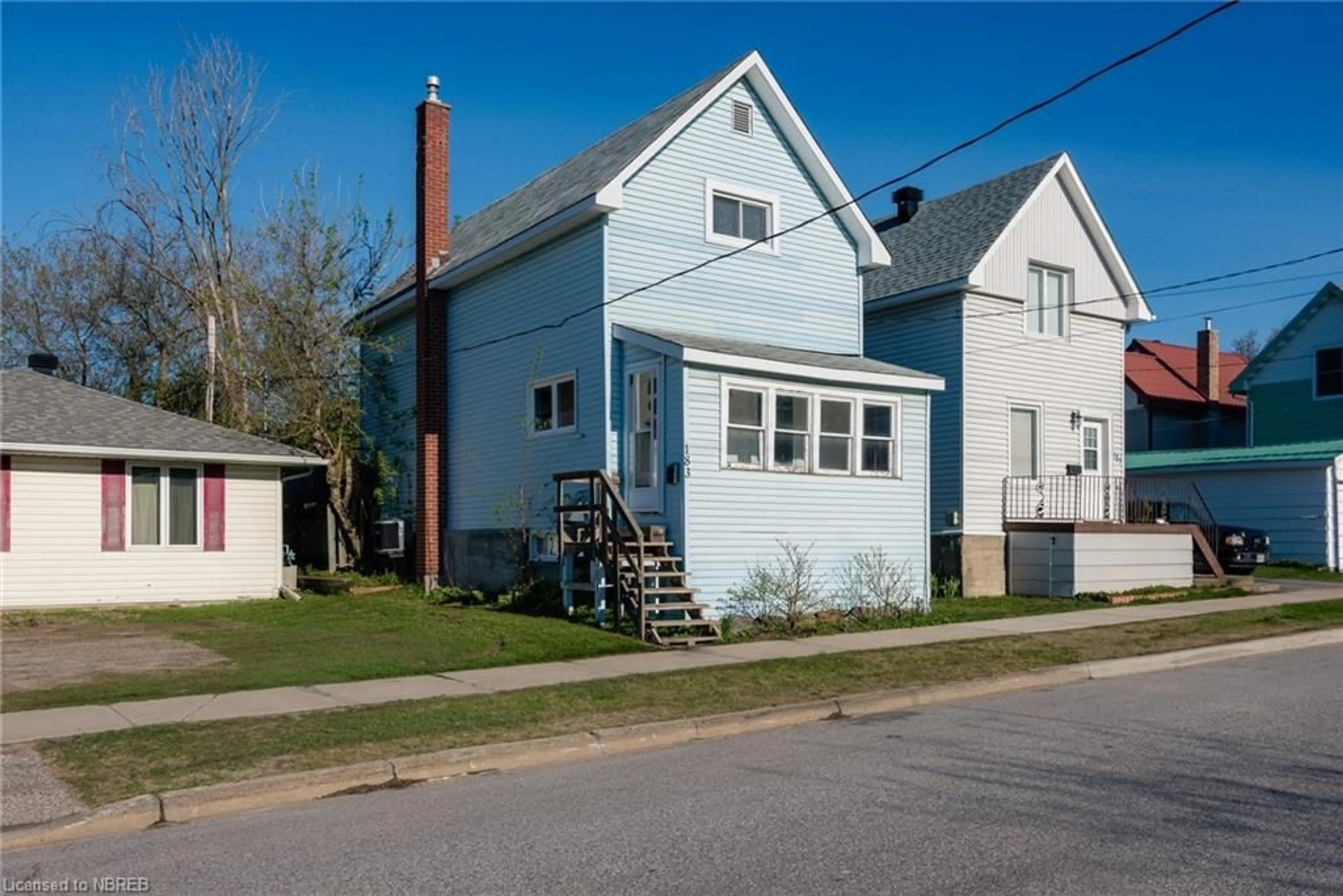 Frontside or backside of a home for 183 King St, North Bay Ontario P1B 5Z6