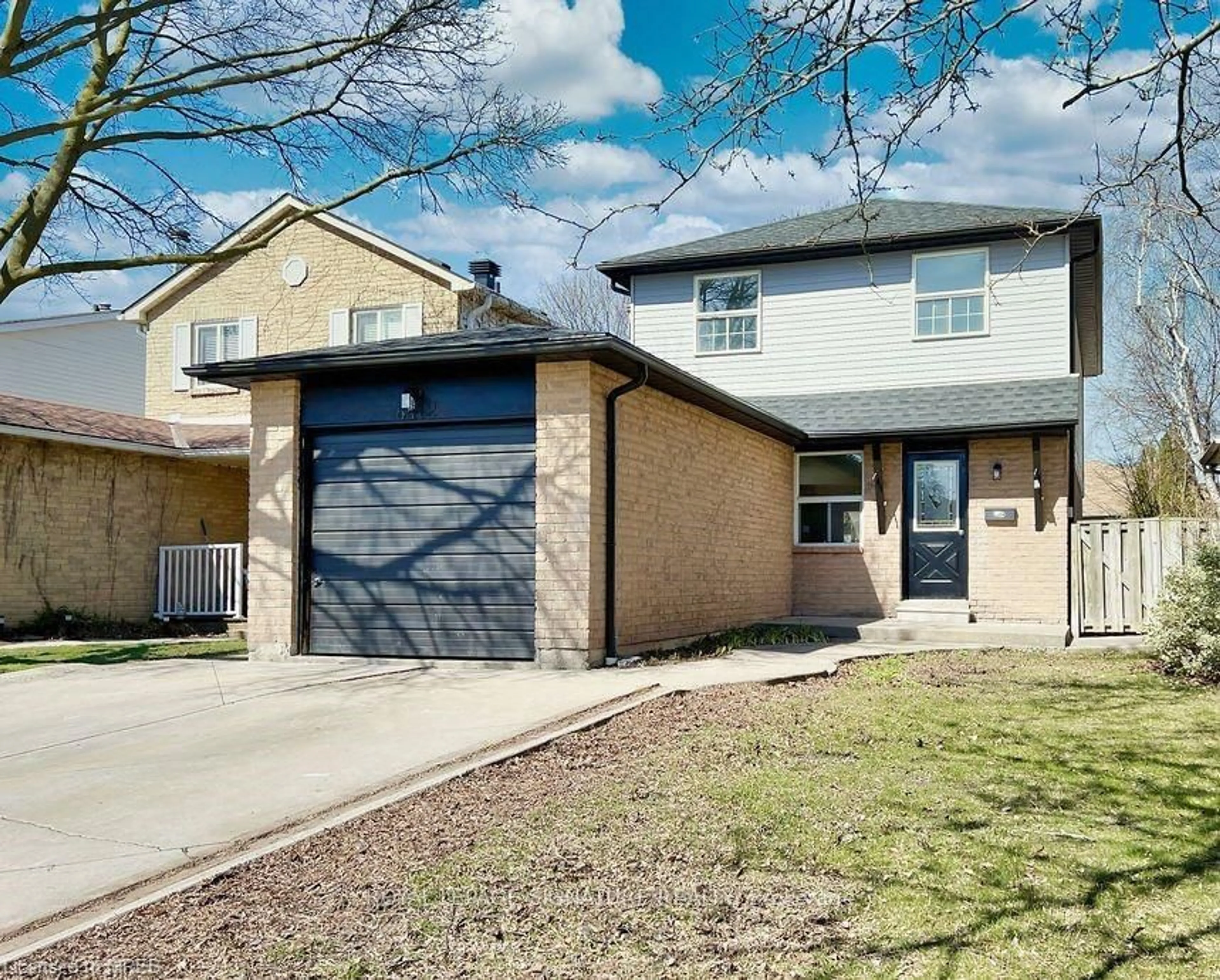 Frontside or backside of a home for 6412 Colebrook Cres, Mississauga Ontario L5N 3E4