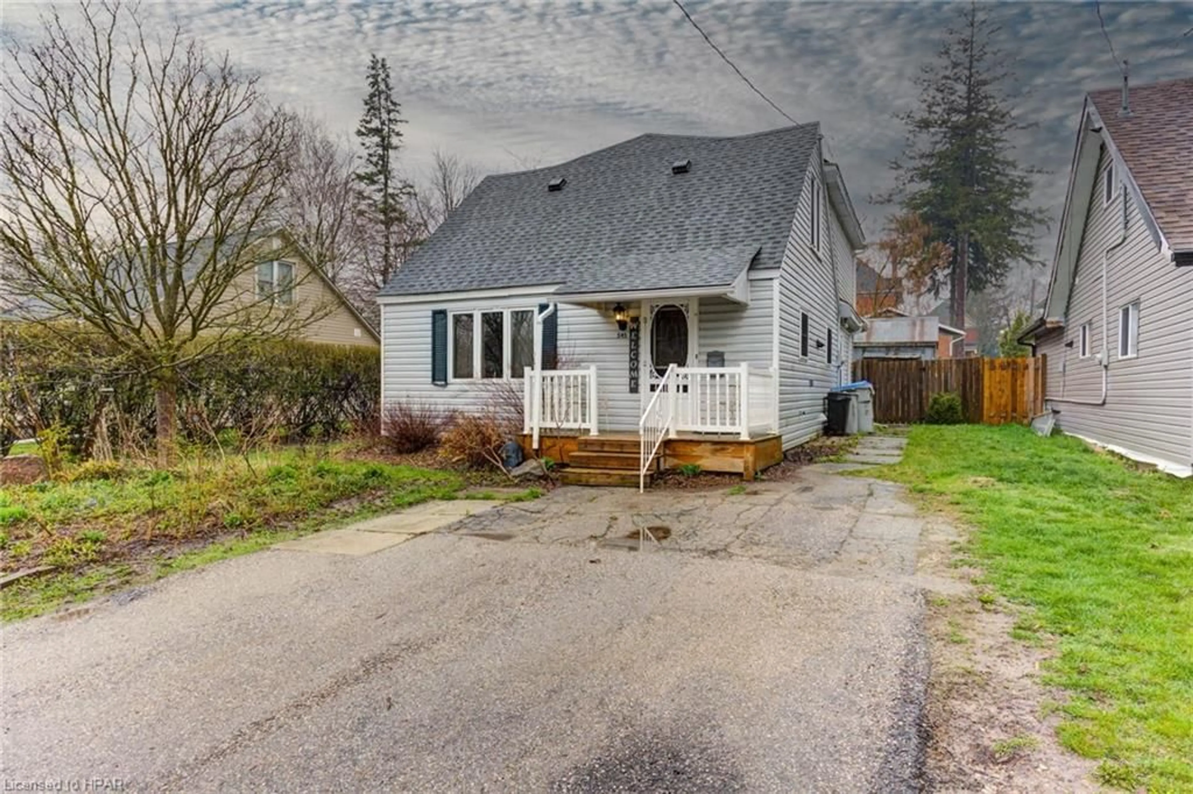 Cottage for 545 York Ave, Listowel Ontario N4W 2X8