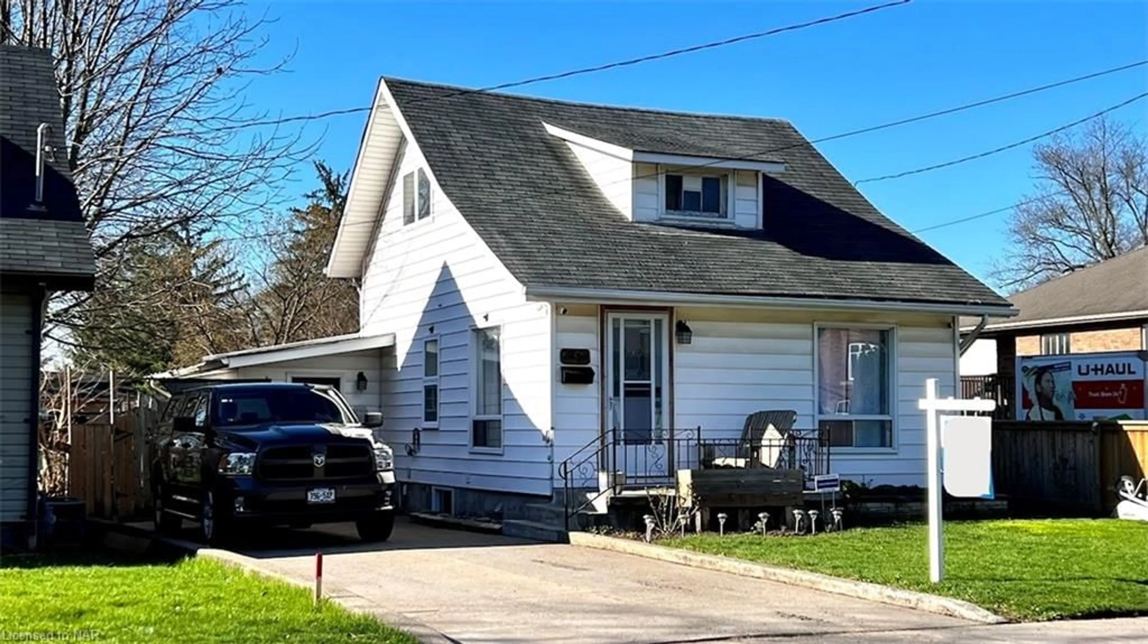 Frontside or backside of a home for 6620 Barker St, Niagara Falls Ontario L2G 1V8