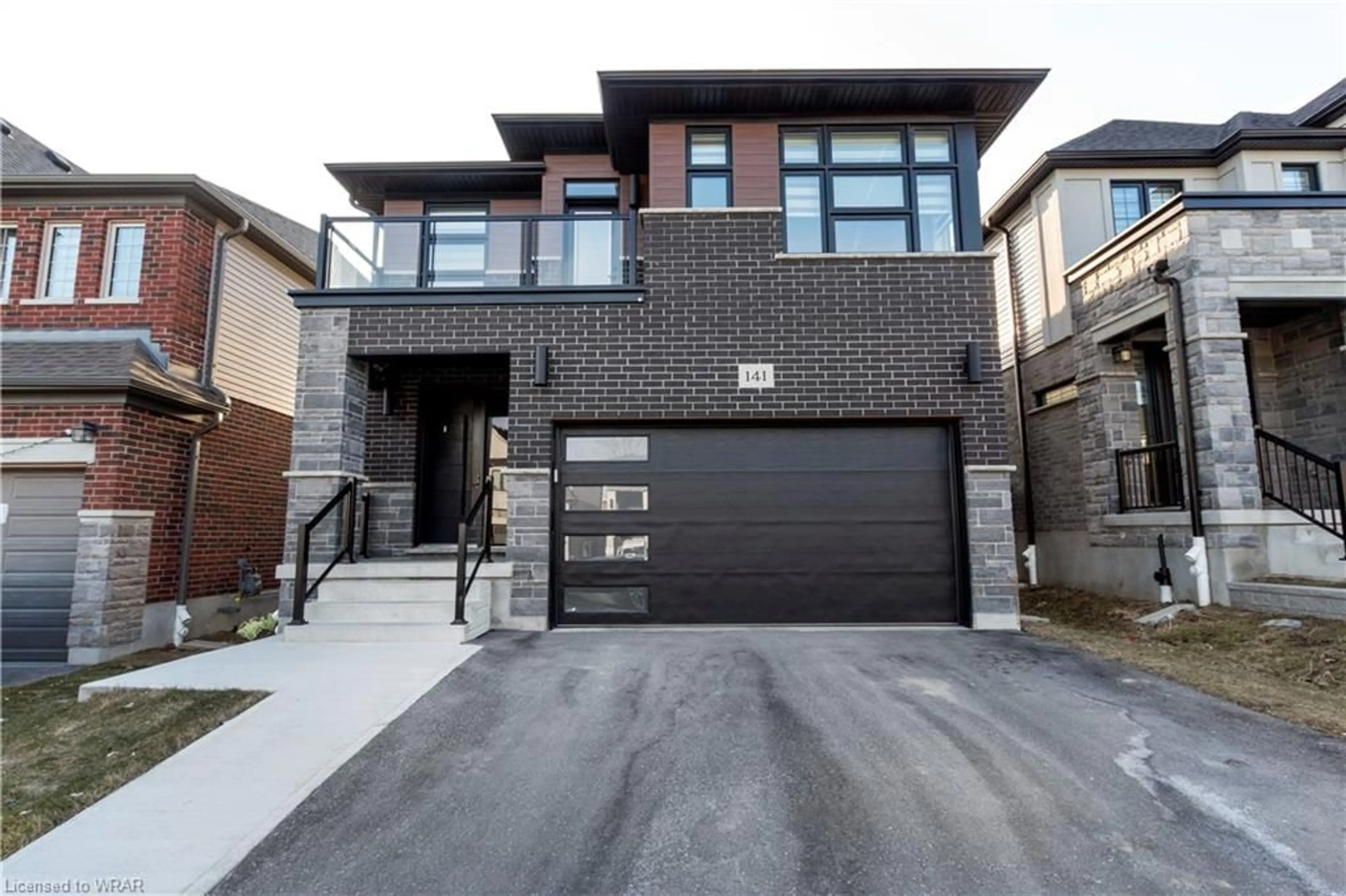 Home with brick exterior material for 141 Ridgemount Street, Kitchener Ontario N2P 2K3
