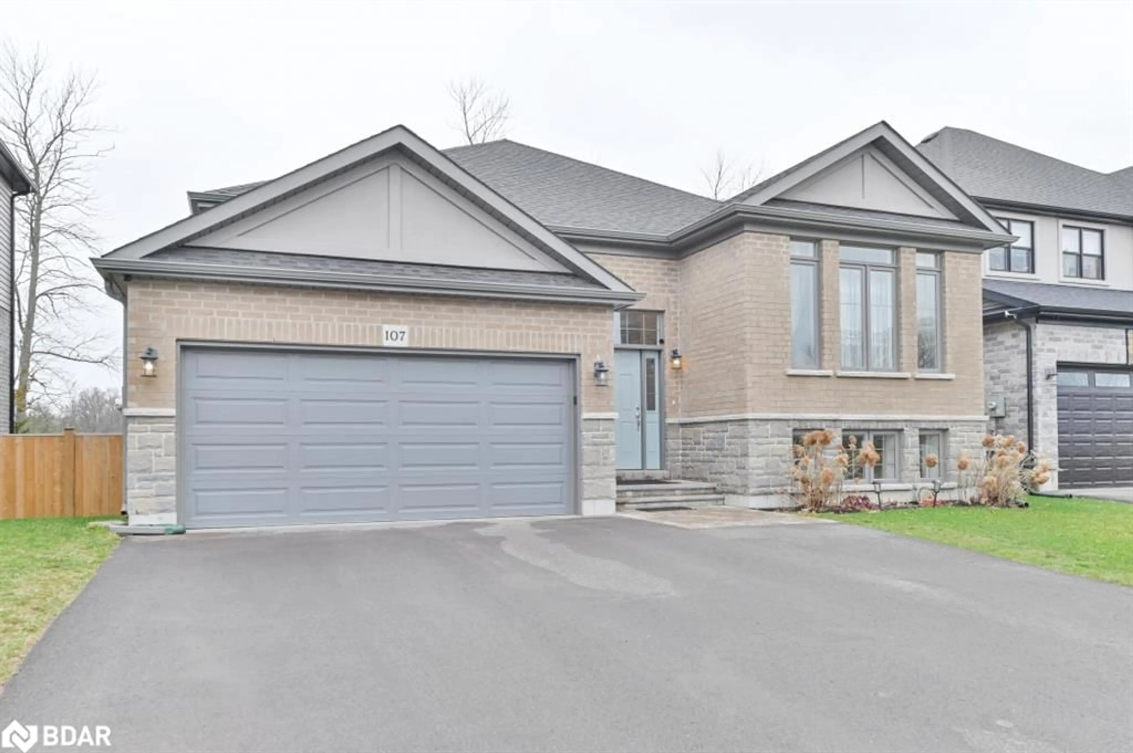 Frontside or backside of a home for 107 Ledgerock Crt, Quinte West Ontario K8R 0A1