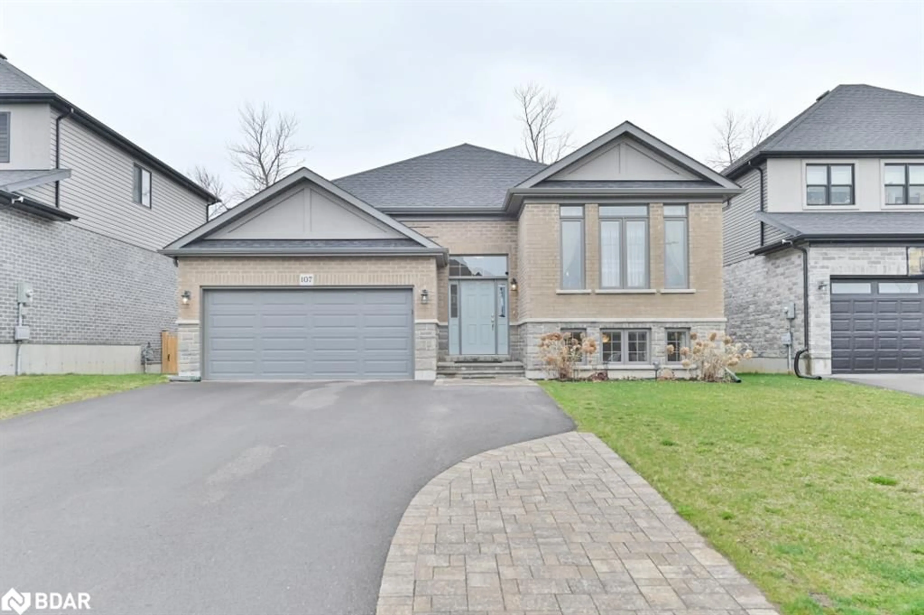 Frontside or backside of a home for 107 Ledgerock Crt, Quinte West Ontario K8R 0A1