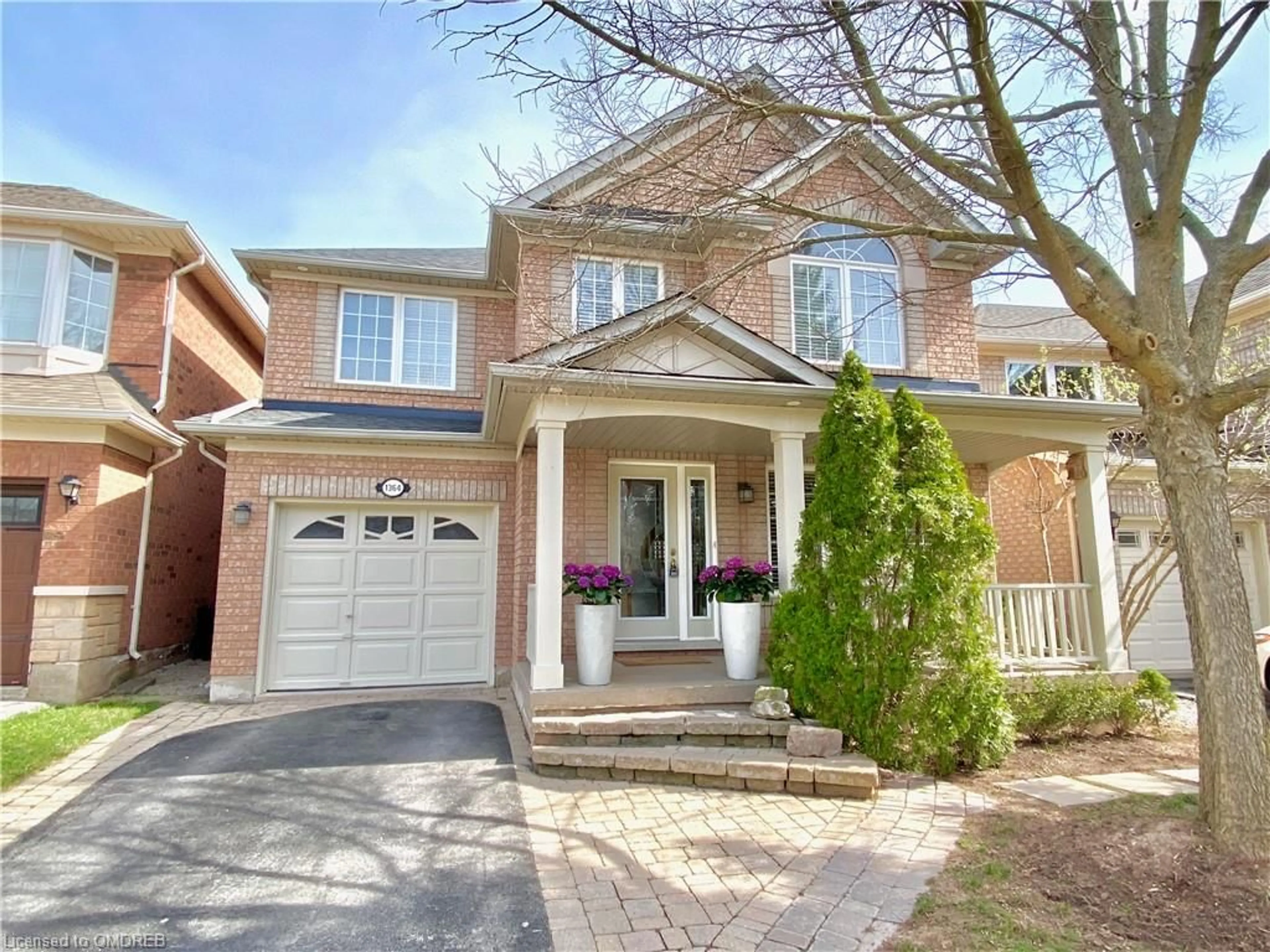 Home with brick exterior material for 1364 Glenrose Cres, Oakville Ontario L6M 3Y7