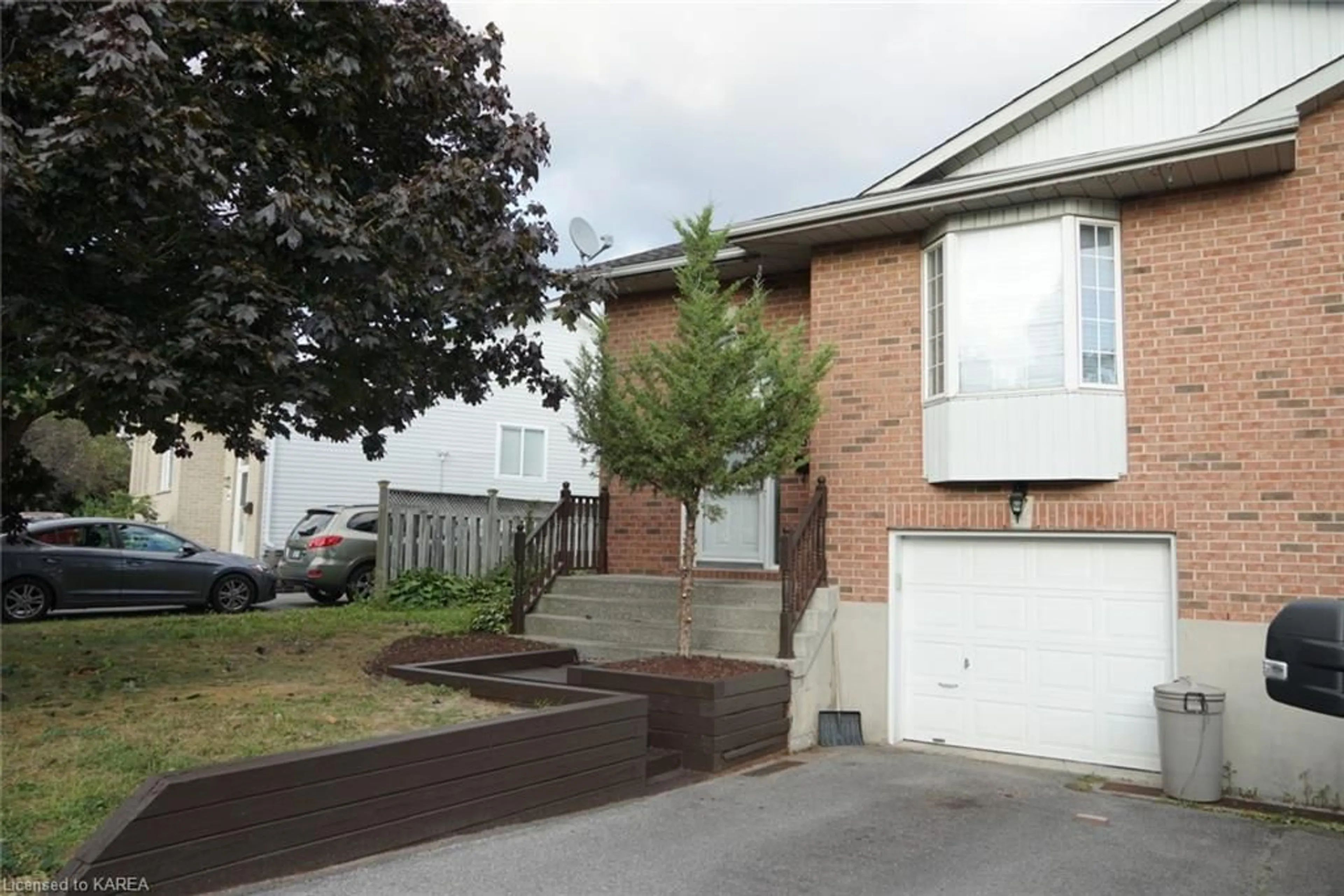 Frontside or backside of a home for 602 Tanner Dr, Kingston Ontario K7M 8Y1