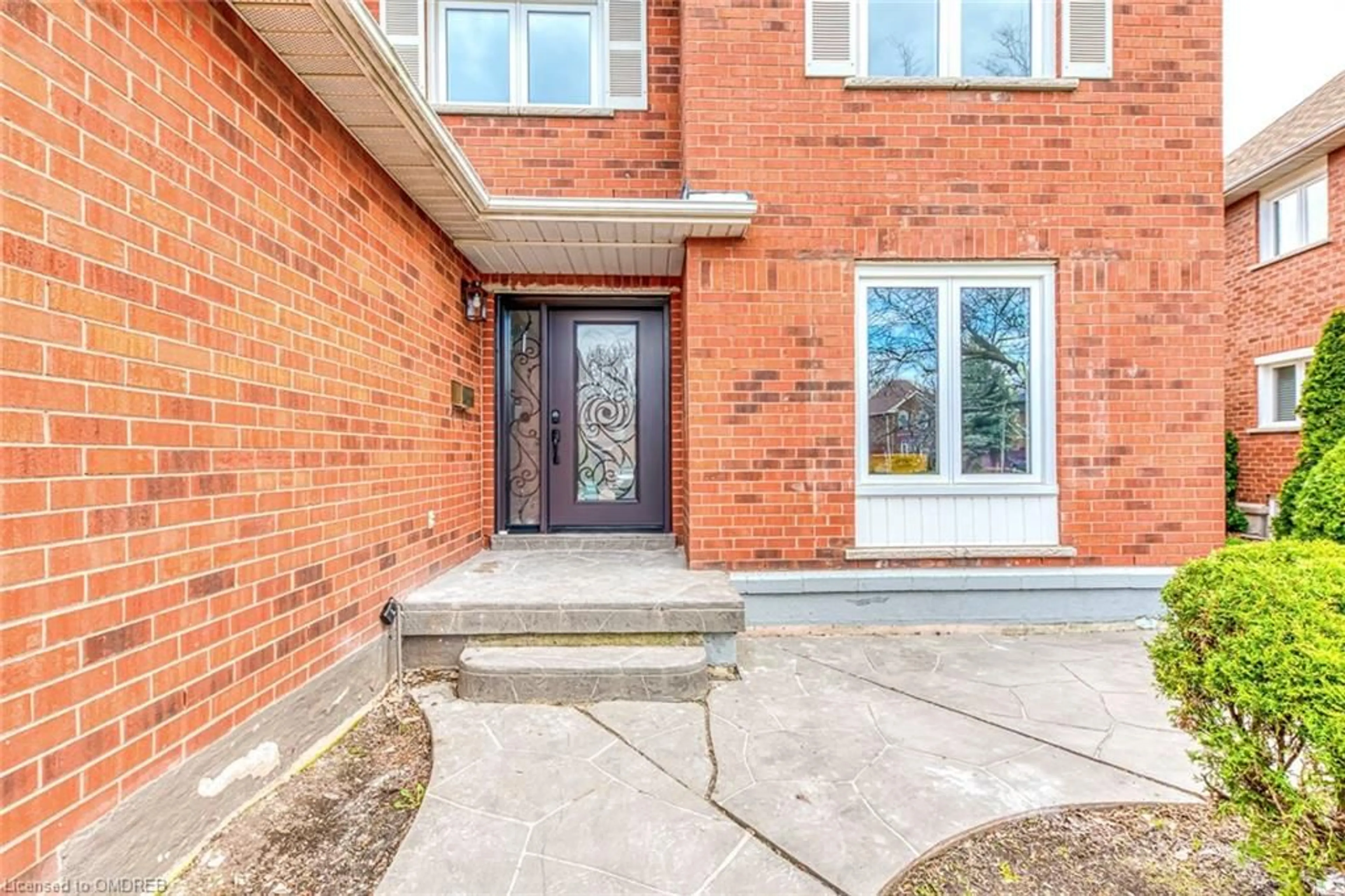 Home with brick exterior material for 2124 Grand Blvd, Oakville Ontario L6H 5M3