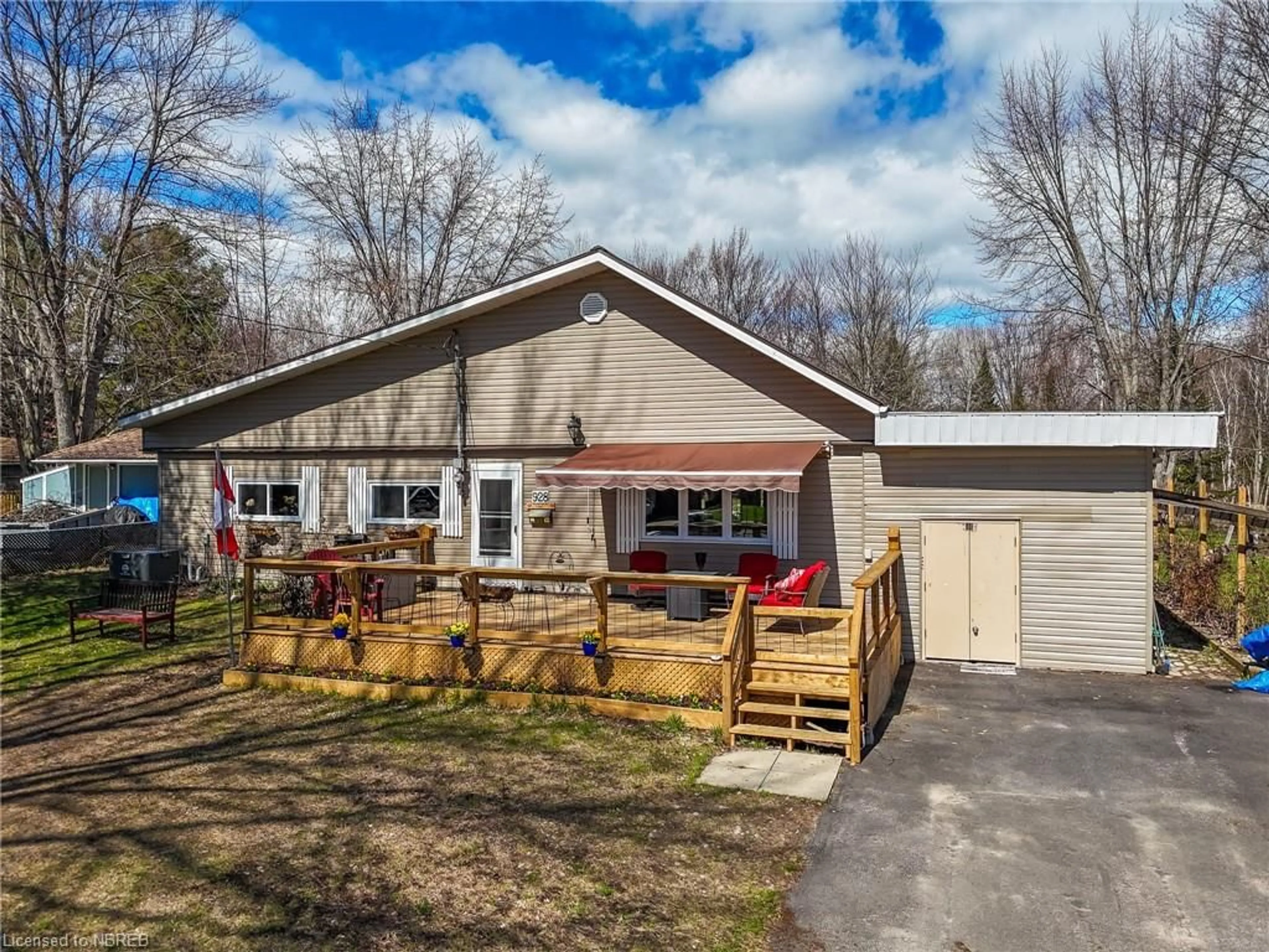 Frontside or backside of a home for 928 Premier Rd, North Bay Ontario P1A 2H5