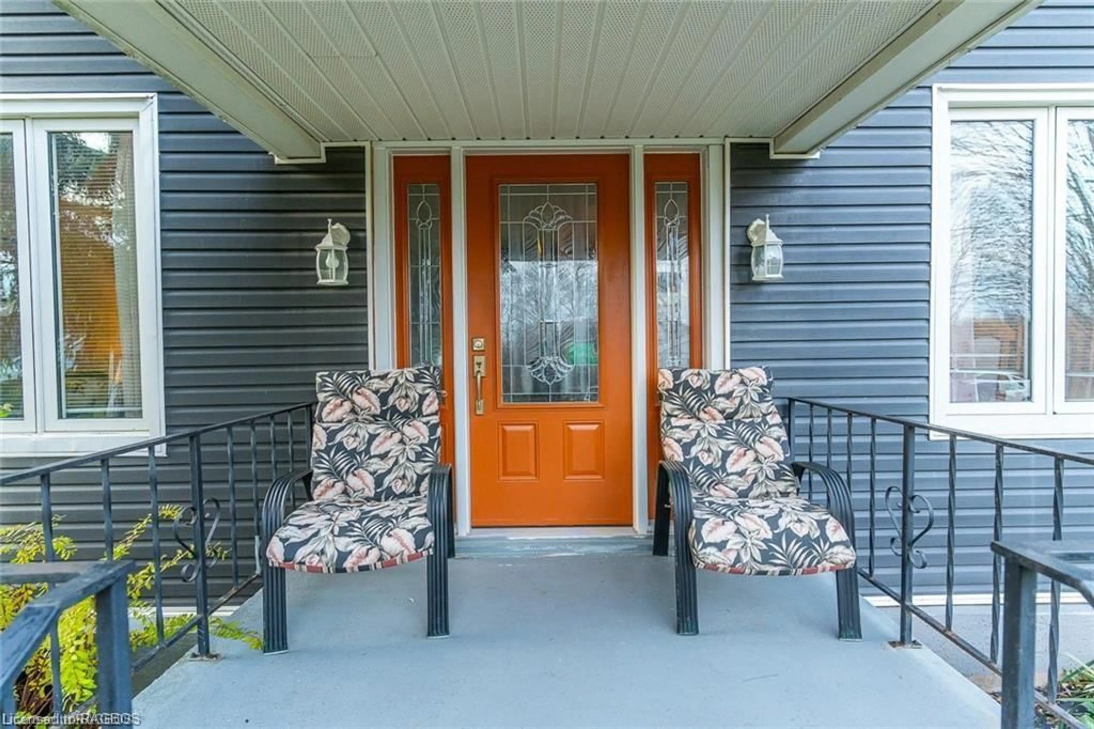 Indoor entryway for 144 Mcnab St, Chatsworth Ontario N0H 1G0