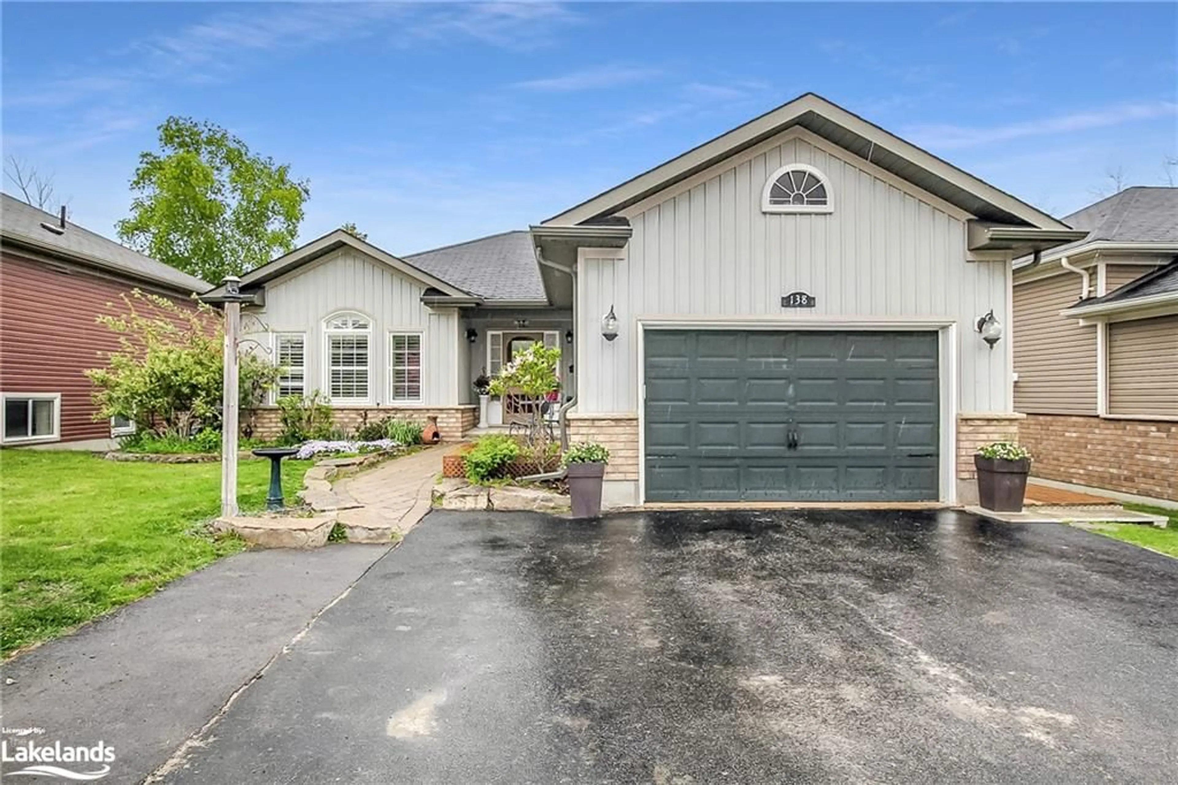 Frontside or backside of a home for 138 Constance Blvd, Wasaga Beach Ontario L9Z 2Y4