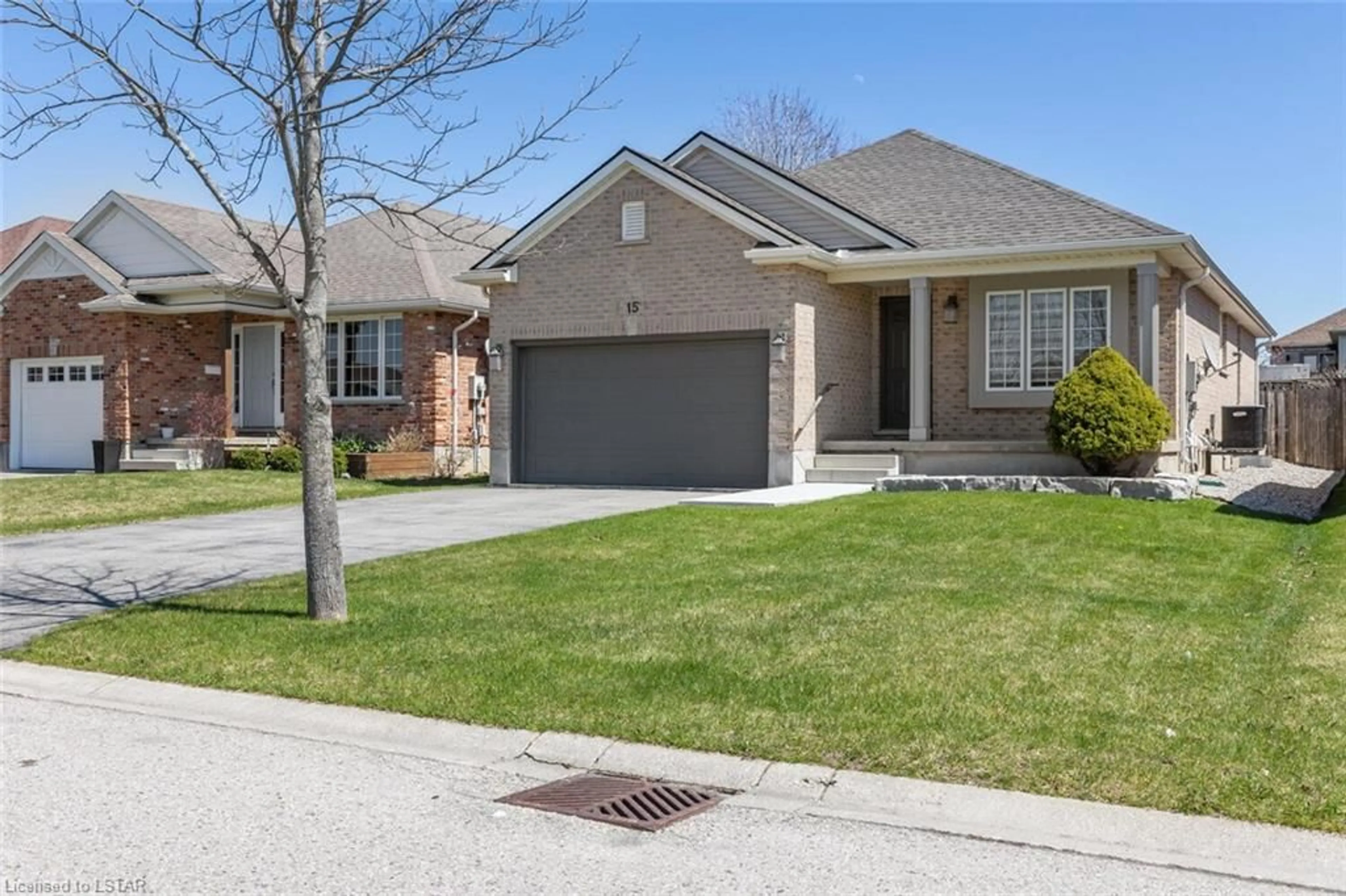 Frontside or backside of a home for 15 Hagerman Cres, St. Thomas Ontario N5R 6M2