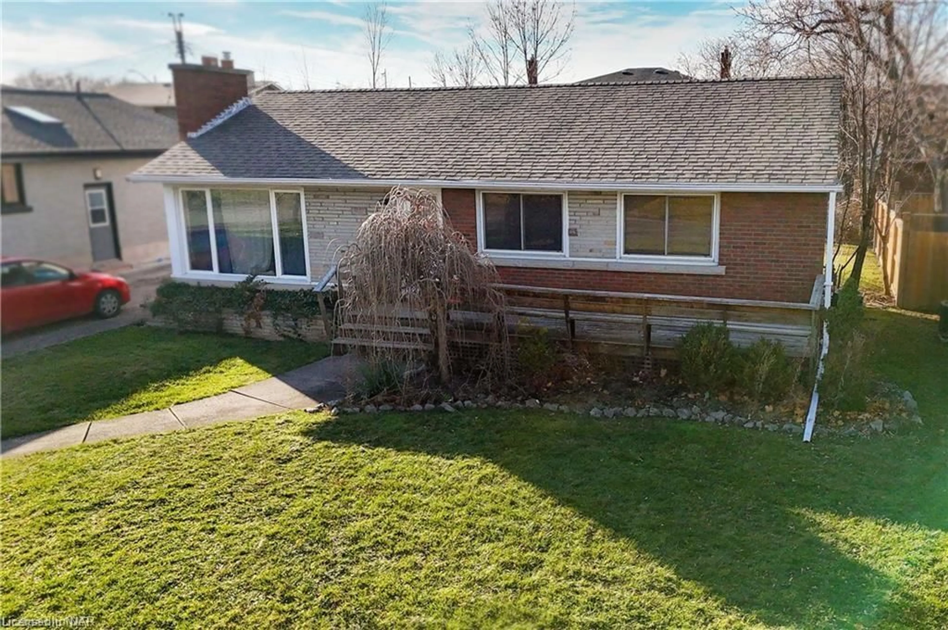Frontside or backside of a home for 18 Arvona Dr, St. Catharines Ontario L2T 3J4
