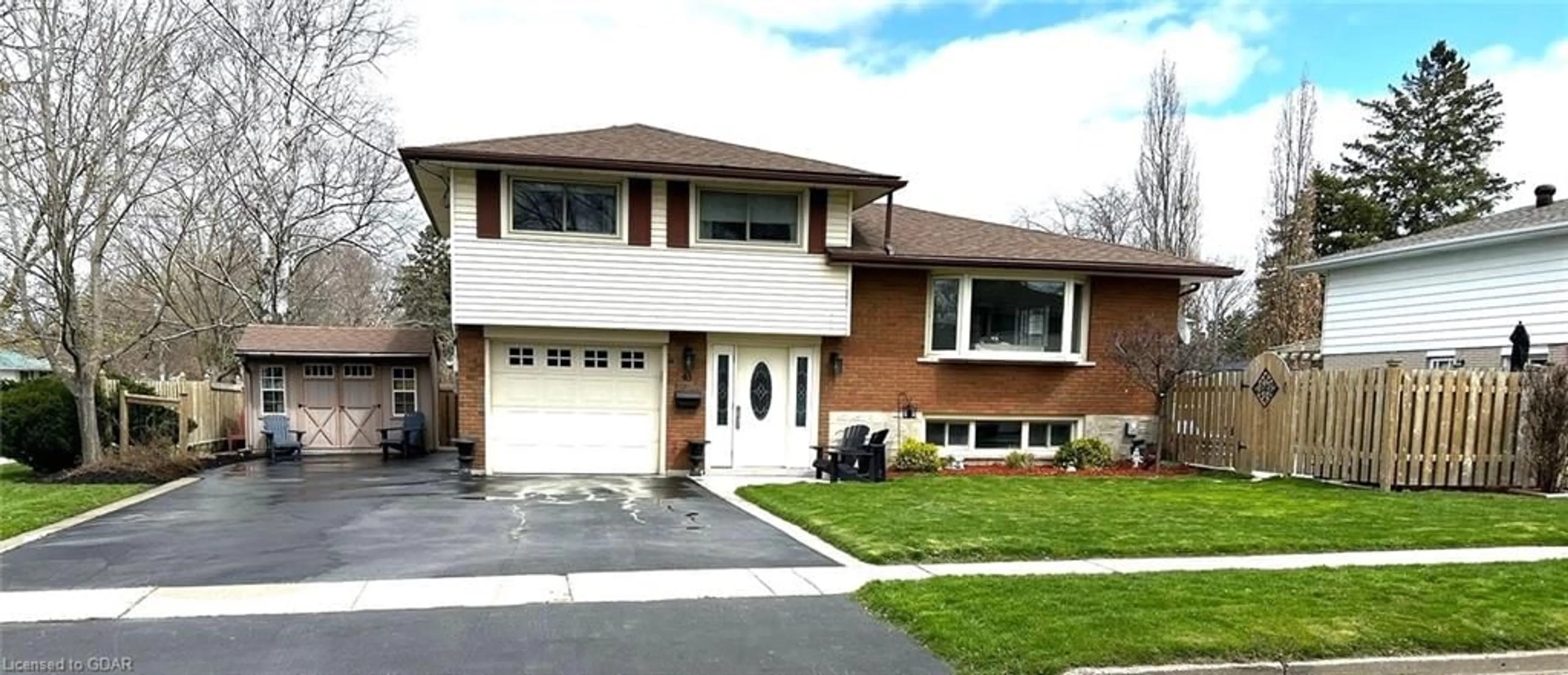 Home with brick exterior material for 43 Strathmere Pl, Guelph Ontario N1H 5L7