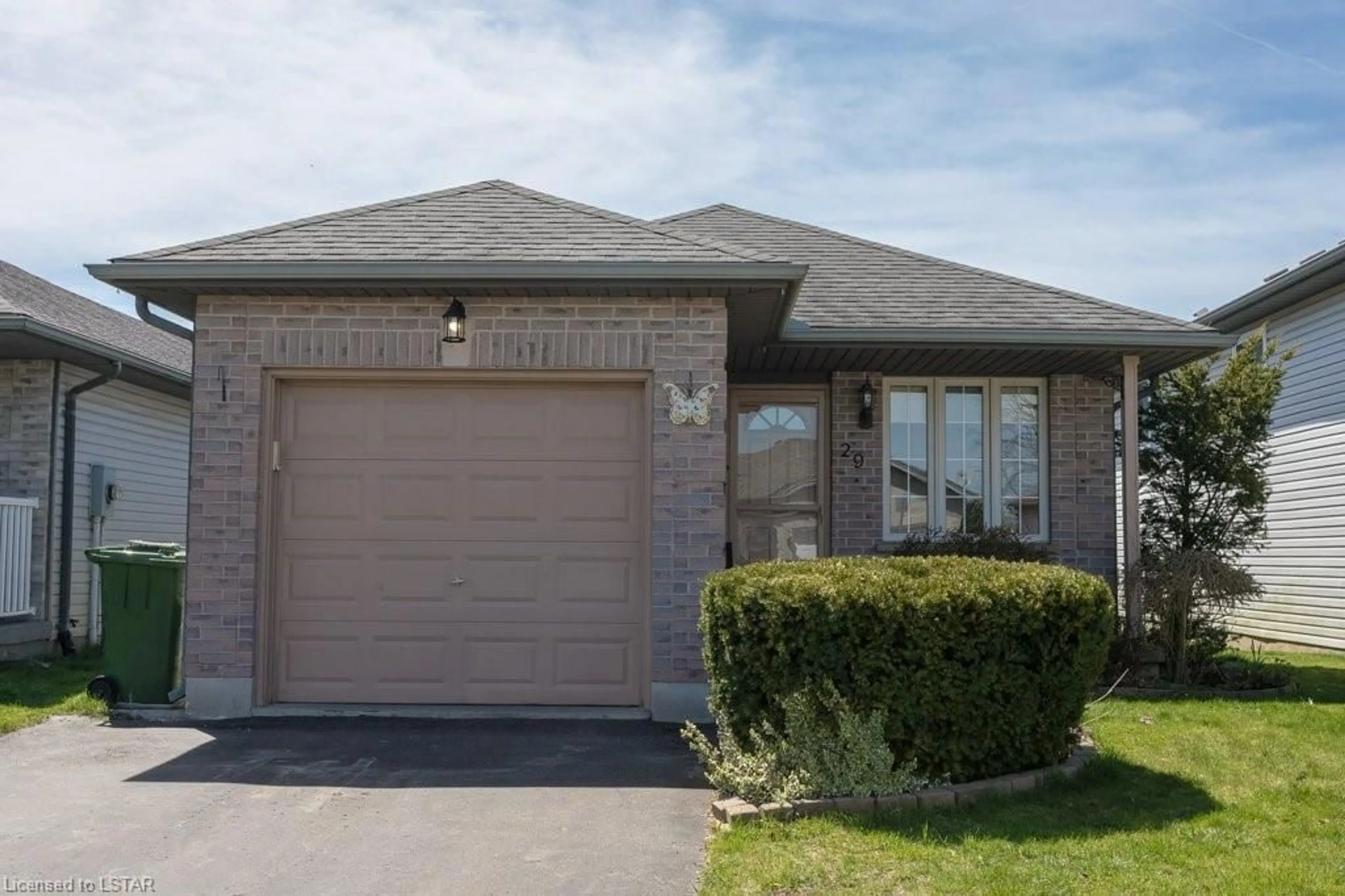 Frontside or backside of a home for 29 Juno Dr, St. Thomas Ontario N5R 6E9