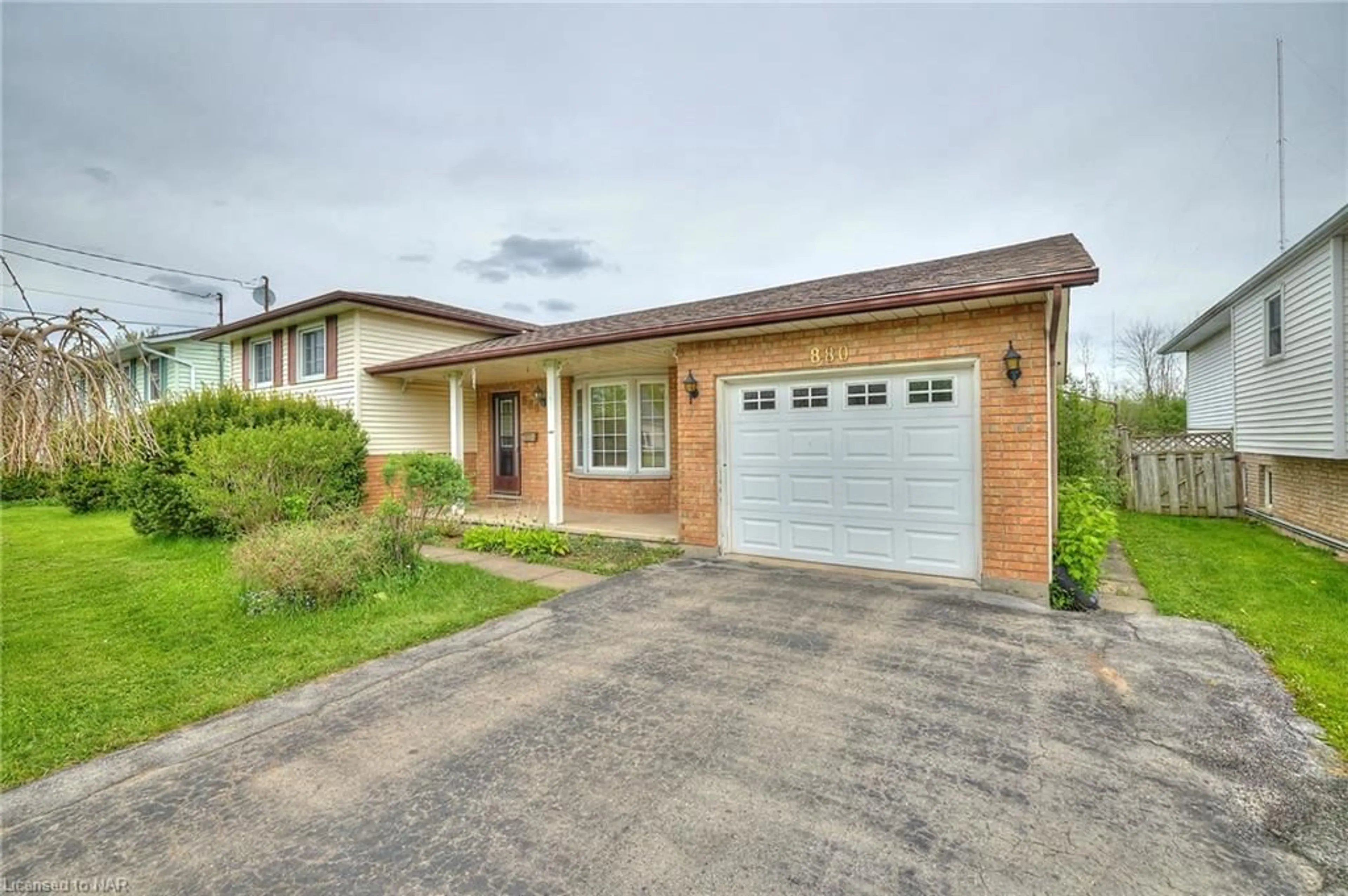 Frontside or backside of a home for 880 Crescent Rd, Fort Erie Ontario L2A 4R4