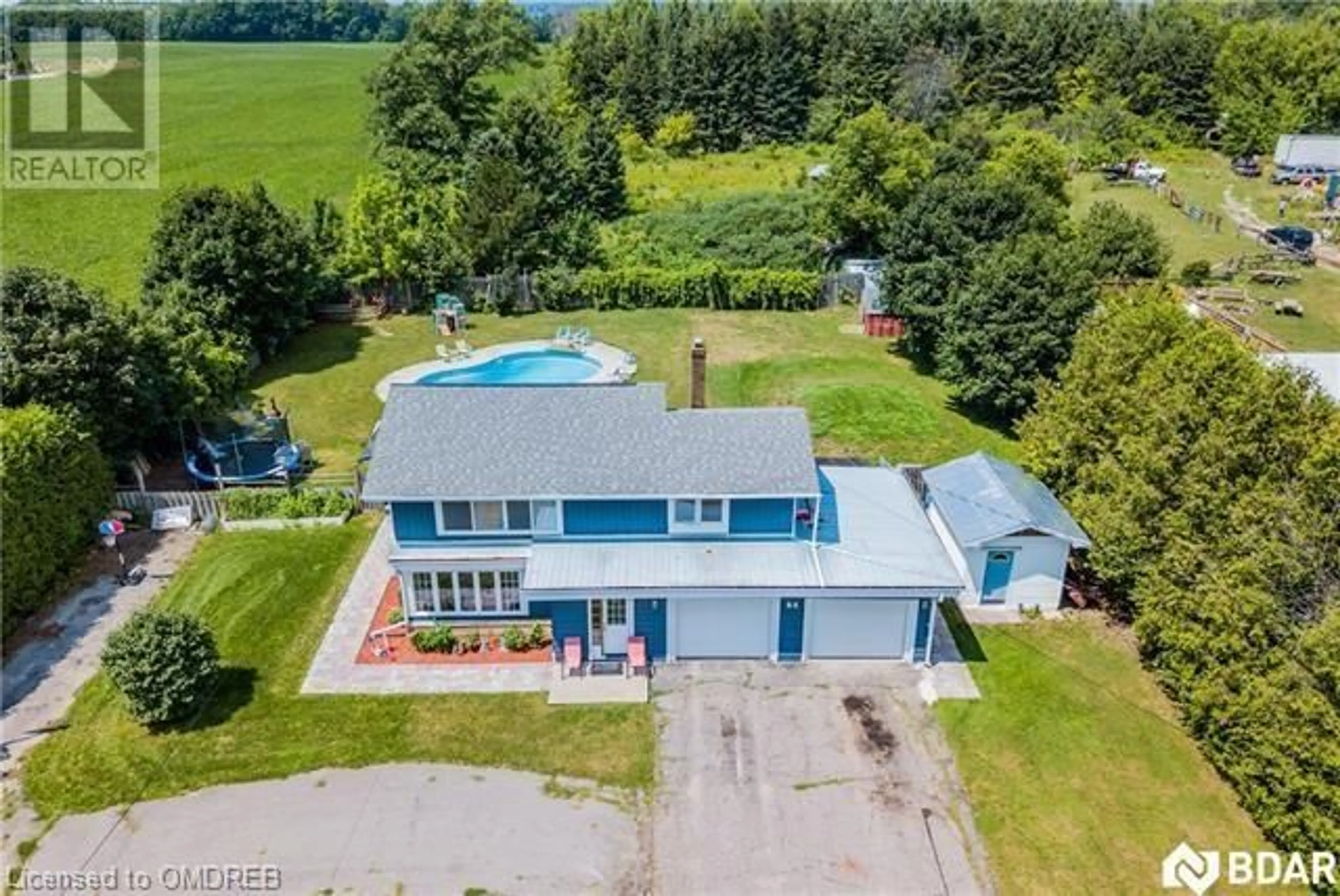 Frontside or backside of a home for 84 Balm Beach Rd, Tiny Ontario L0L 2J0