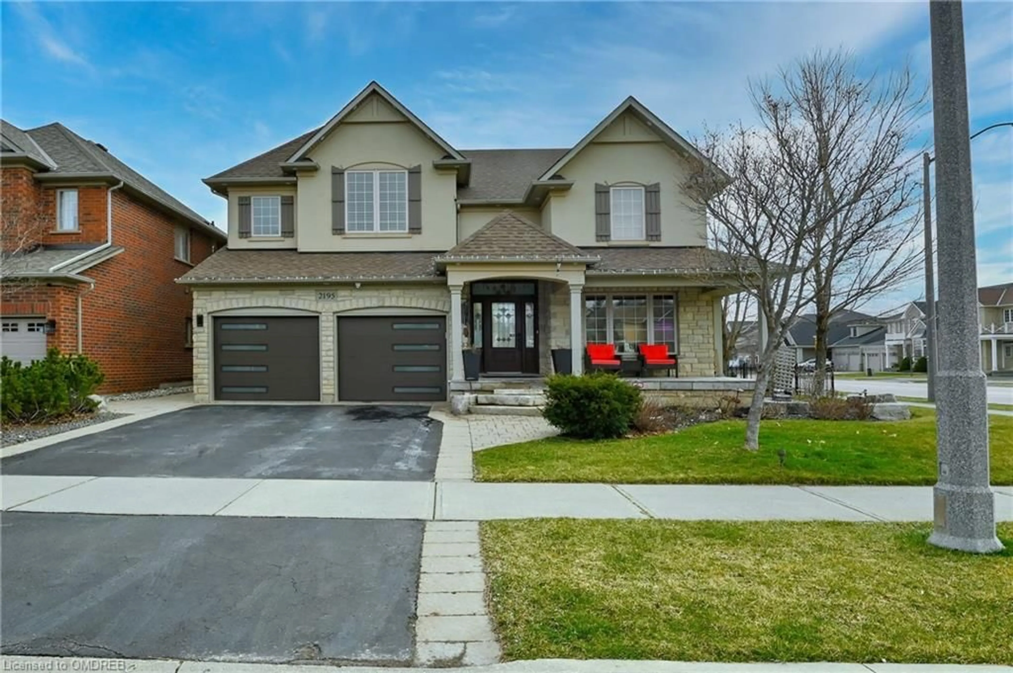 Home with brick exterior material for 2195 Dewsbury Dr, Oakville Ontario L6M 0B7