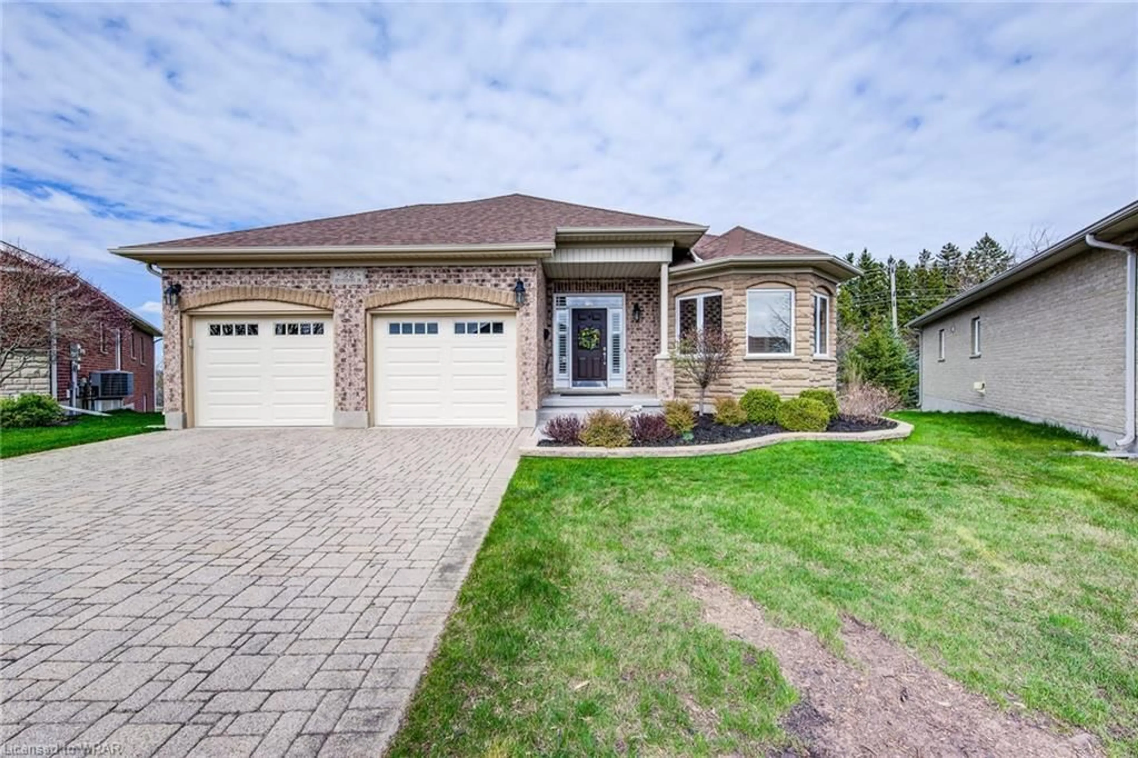 Home with brick exterior material for 52 Devonshire Dr, New Hamburg Ontario N3A 4J7