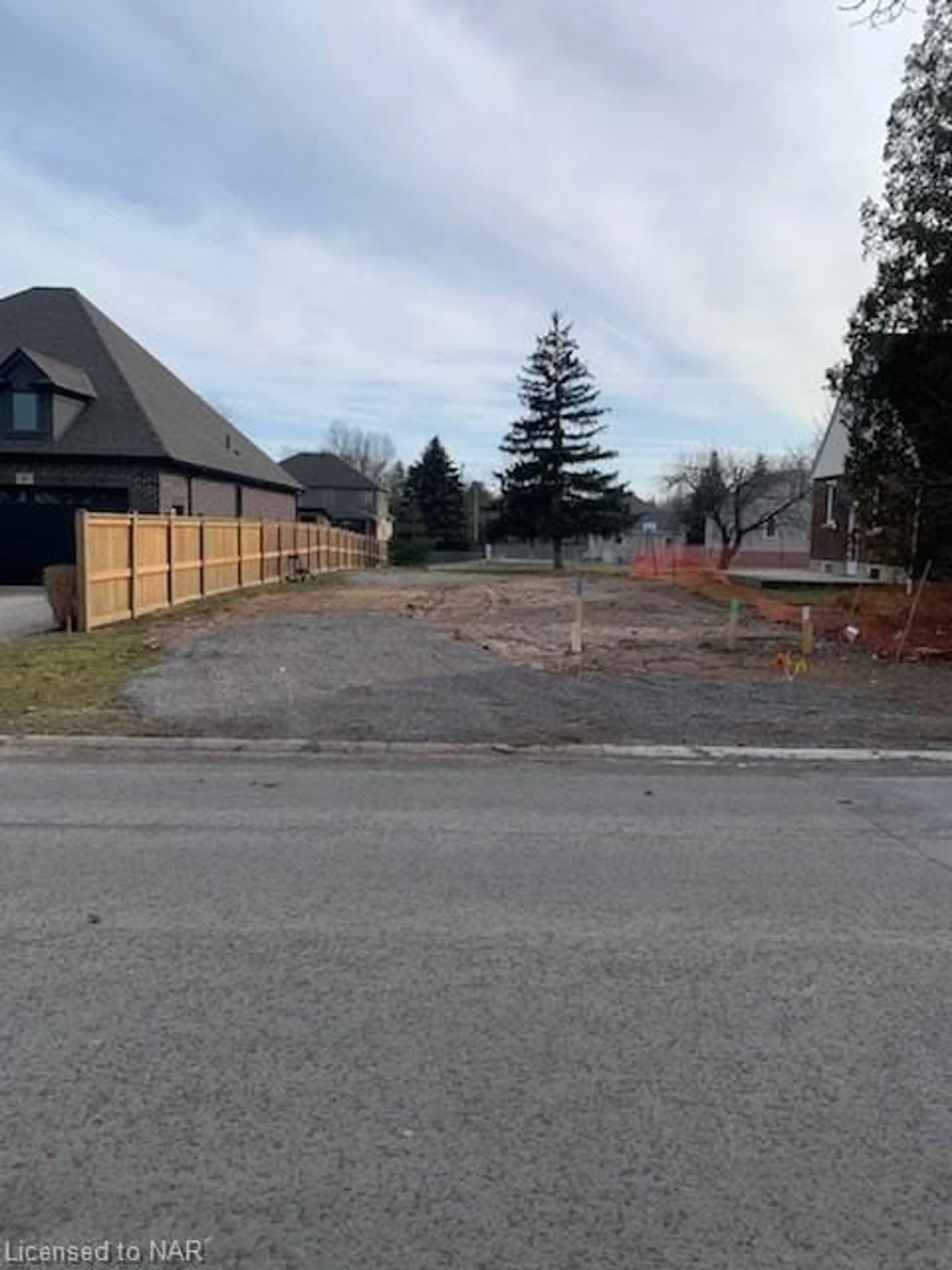 Fenced yard for 1A Hurricane Road Rd, Fonthill Ontario L0S 1E3
