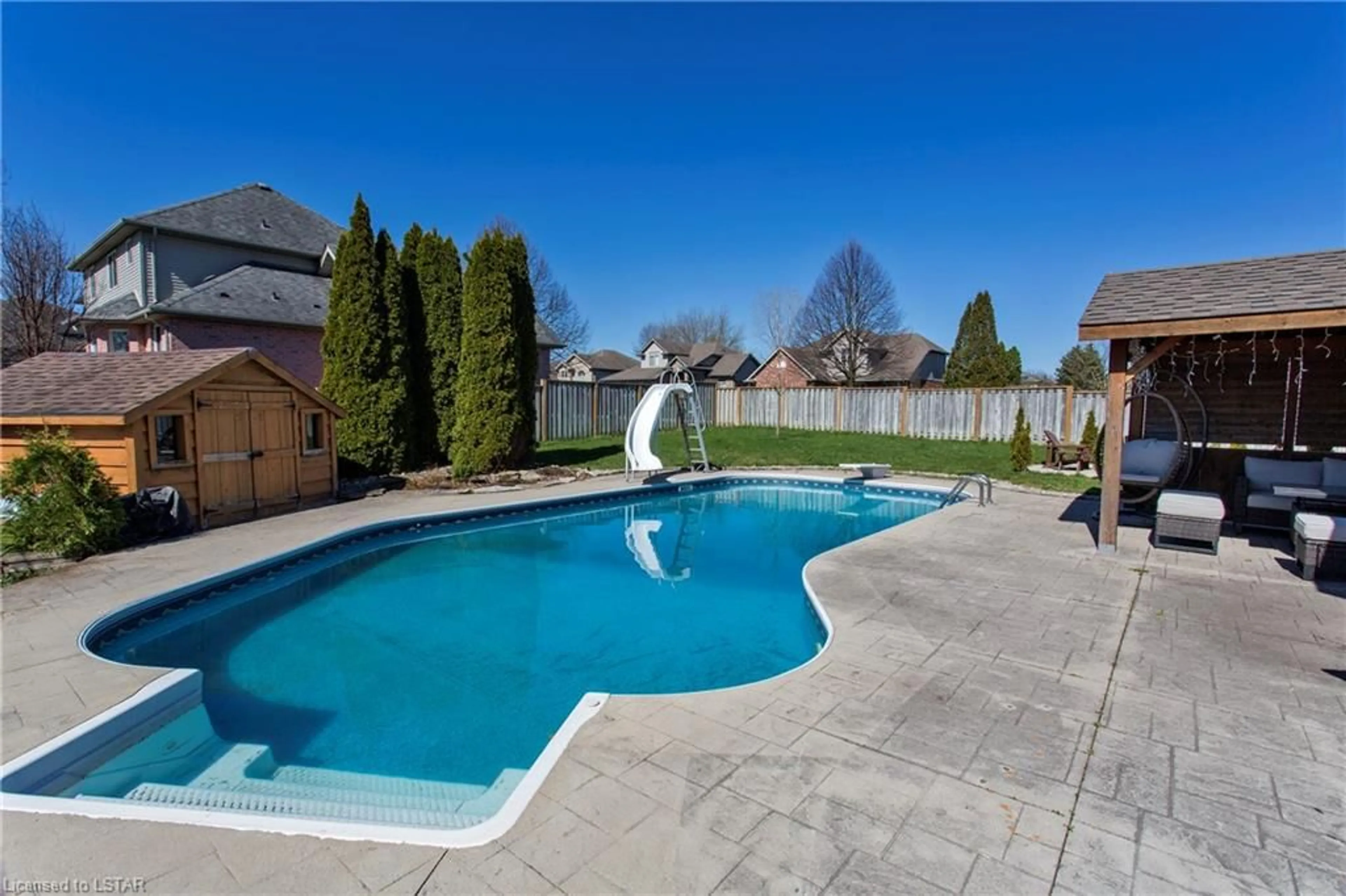 Indoor or outdoor pool for 59 Winona Rd, Kilworth Ontario N0L 1R0