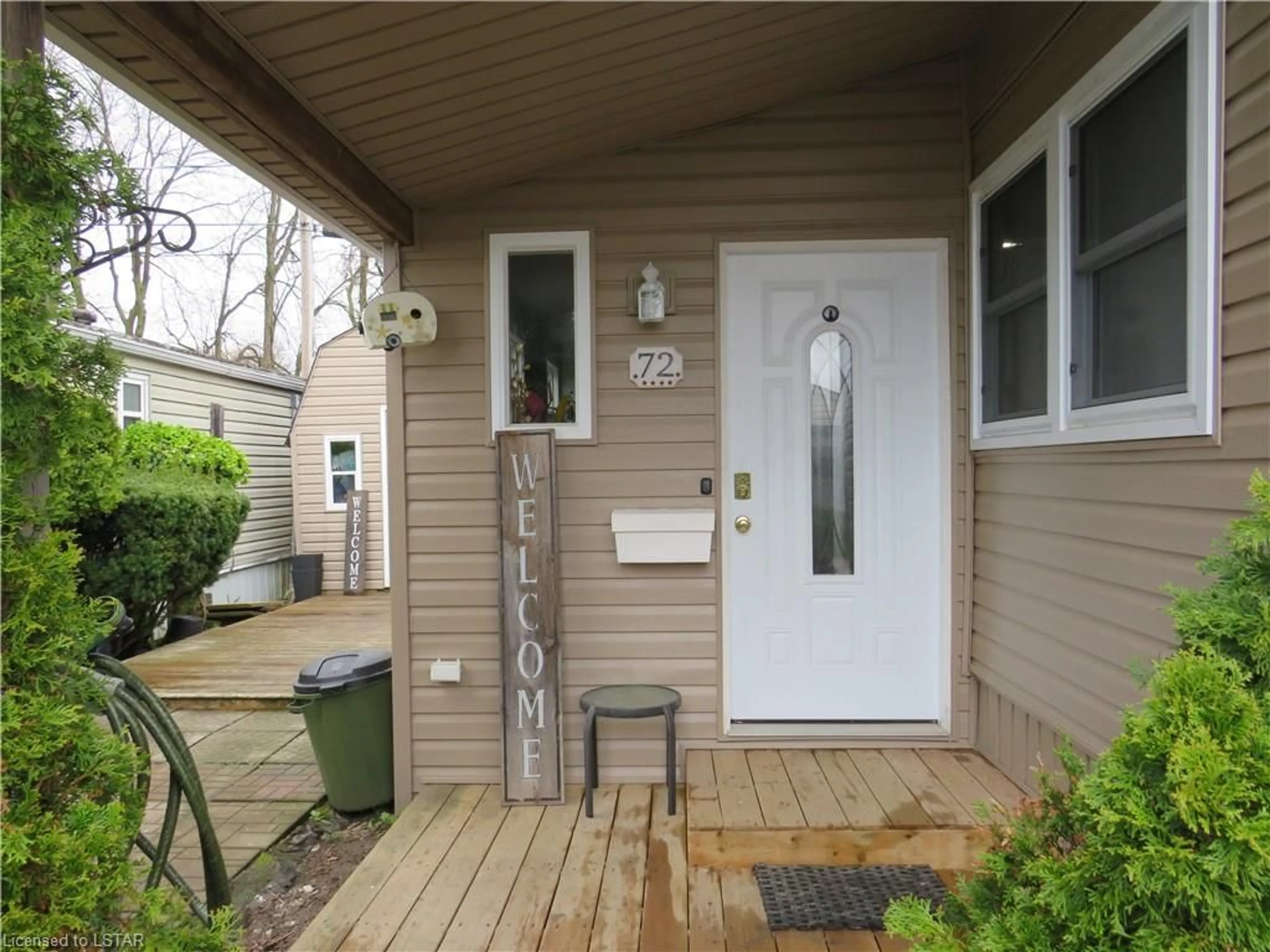 Indoor entryway for 198 Springbank Dr #72, London Ontario N6G 1J1